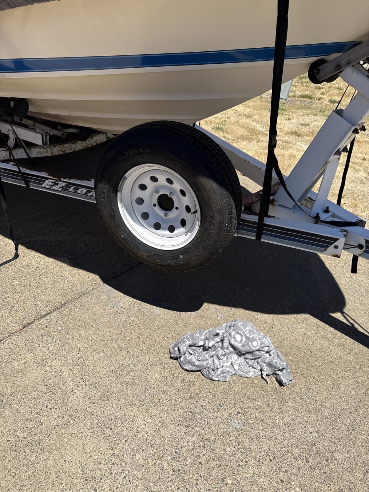 PAULINN Trailer Spare Tire Mount w/ Anti-Theft Rope, Universal Spare Tire Carrier Holder for Utility Trailer Boat, Fits 4 / 5 / 6 Lugs Wheels on 4