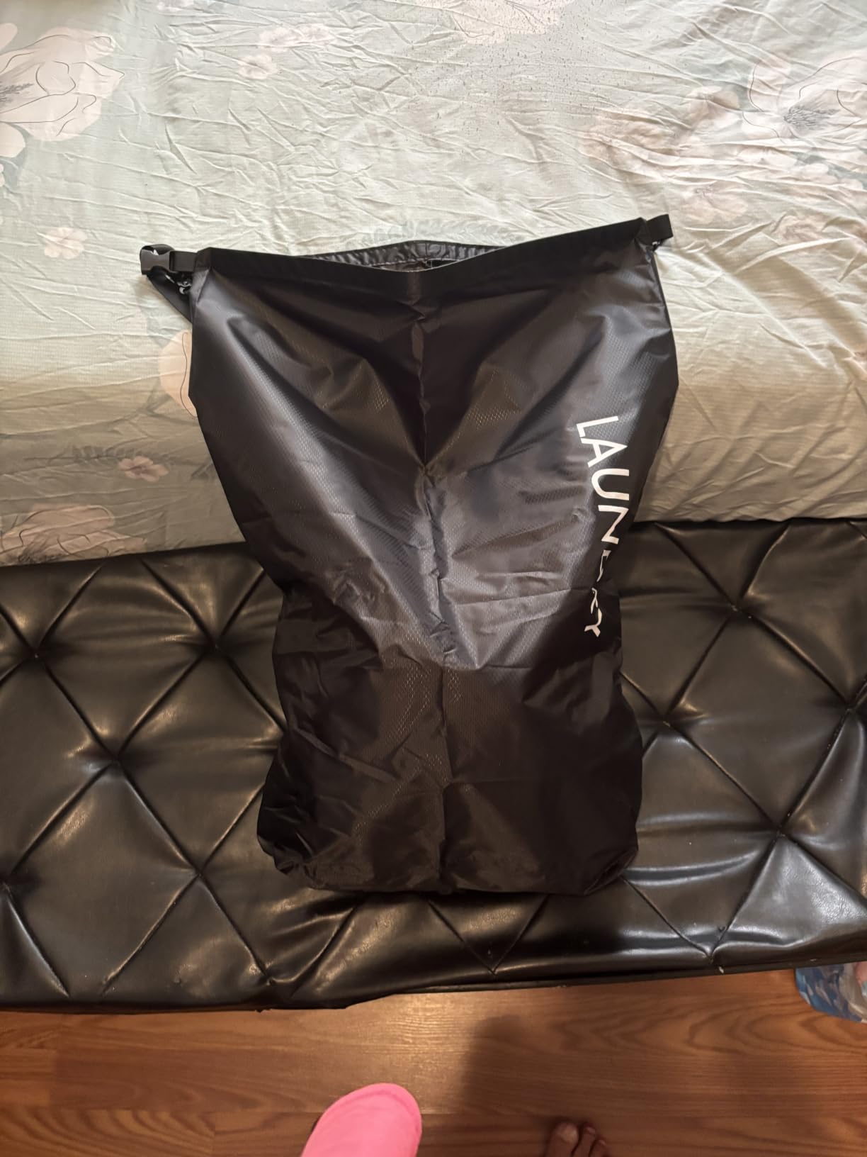Compression Travel Laundry Bag for Dirty Clothes, Pump-Free Laundry Bag for Suitcase & Dorm, Waterproof Wet Dry Clothes Organizer, Large Capacity Space Saving Travel Bag (1 Pcs) Black customer photo 2
