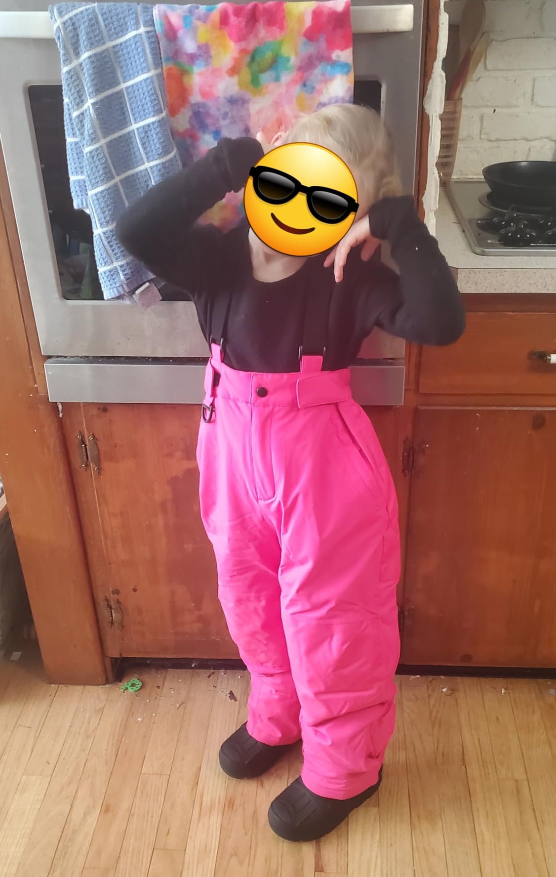 Amazon Essentials Unisex Kids and Toddlers' Insulated Waterproof Ski & Snow Pants, Breathable customer photo 2