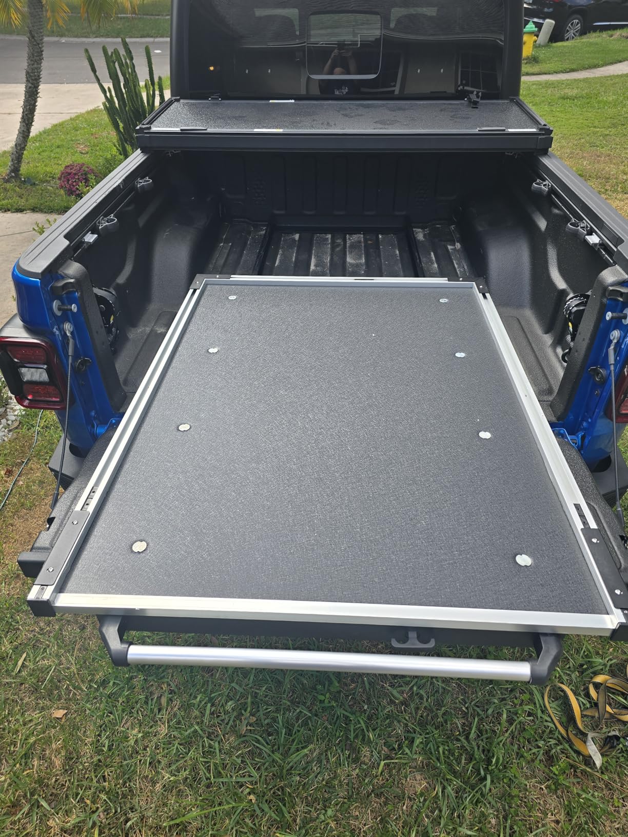 VEVOR Sliding Truck Bed Organizer, 63 x 47-Inch Heavy Duty Truck Bed Storage Drawer with 1000 lbs Capacity, 2-Position Slide Out Tray for Pickup Trucks, Black customer photo 2