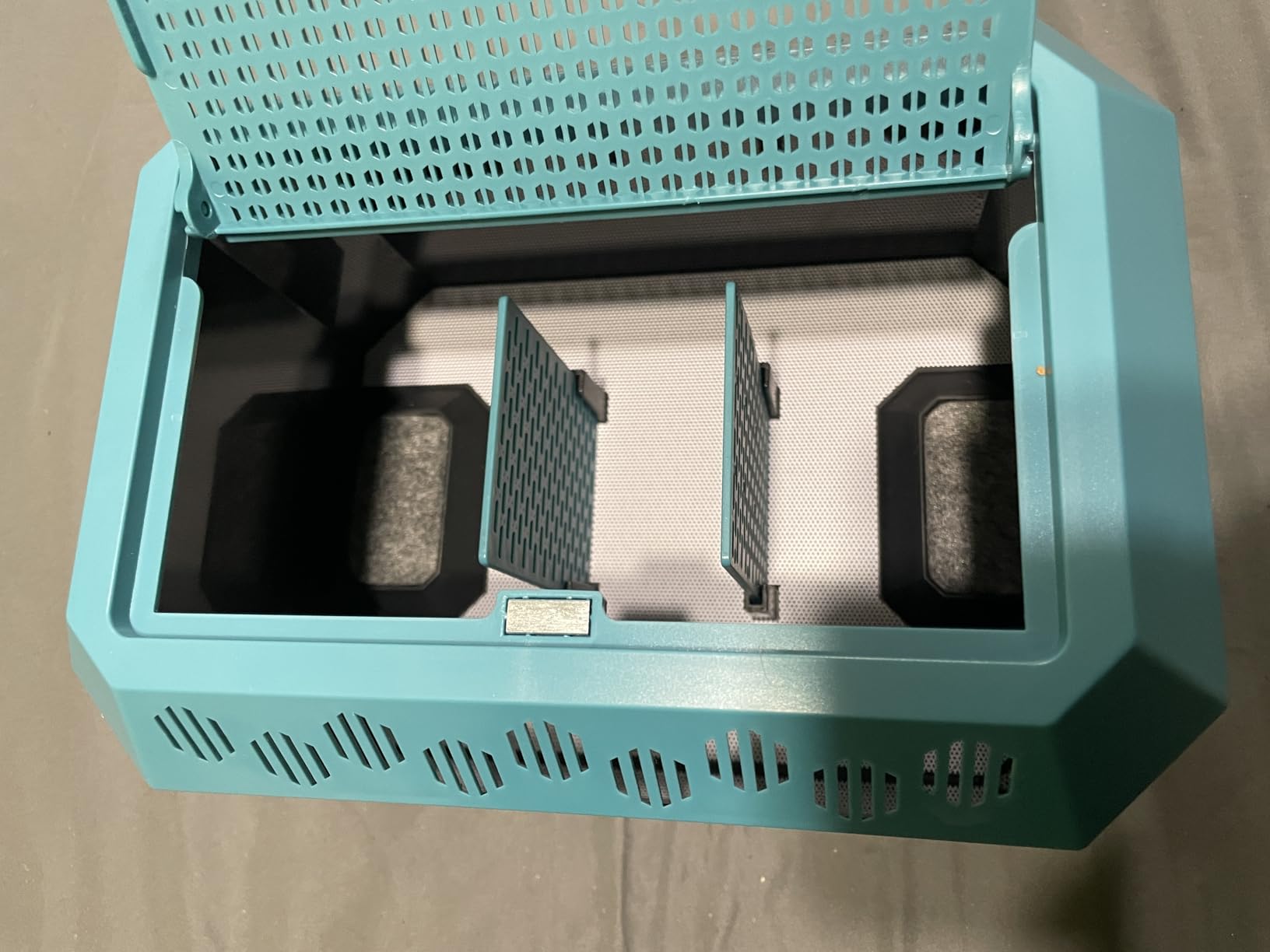 Multi Purpose Insect Habitat for Crickets, Dubia Cockroaches, Breadworms, and Silkworms, with Ventilation and Breathability customer photo 1