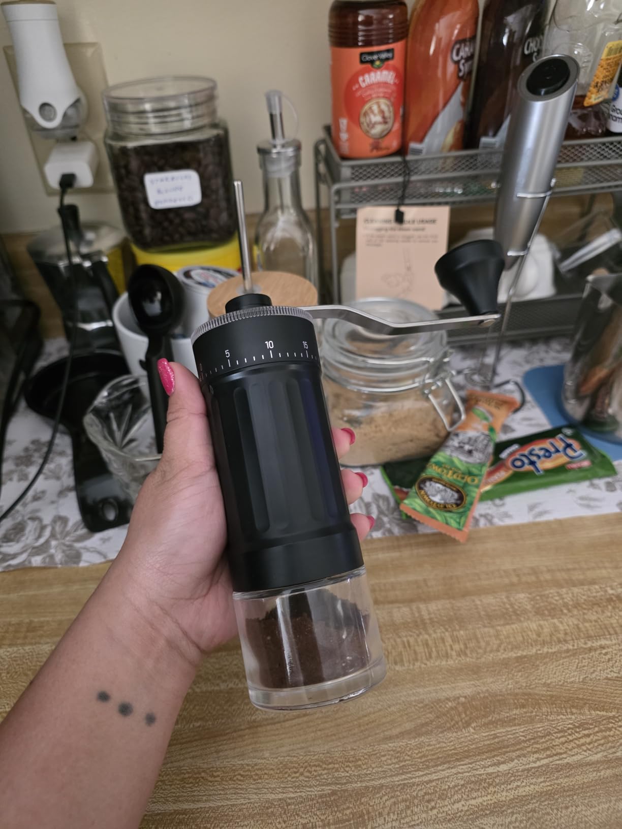 GCCTXC Manual Coffee Grinder with Ceramic Burr Handheld Hand Crank Espresso Grinder for Coarse Drip Fine Pour Over French Press Small Portable for Travel Camping Quiet Adjustable with Grind Settings customer photo 1