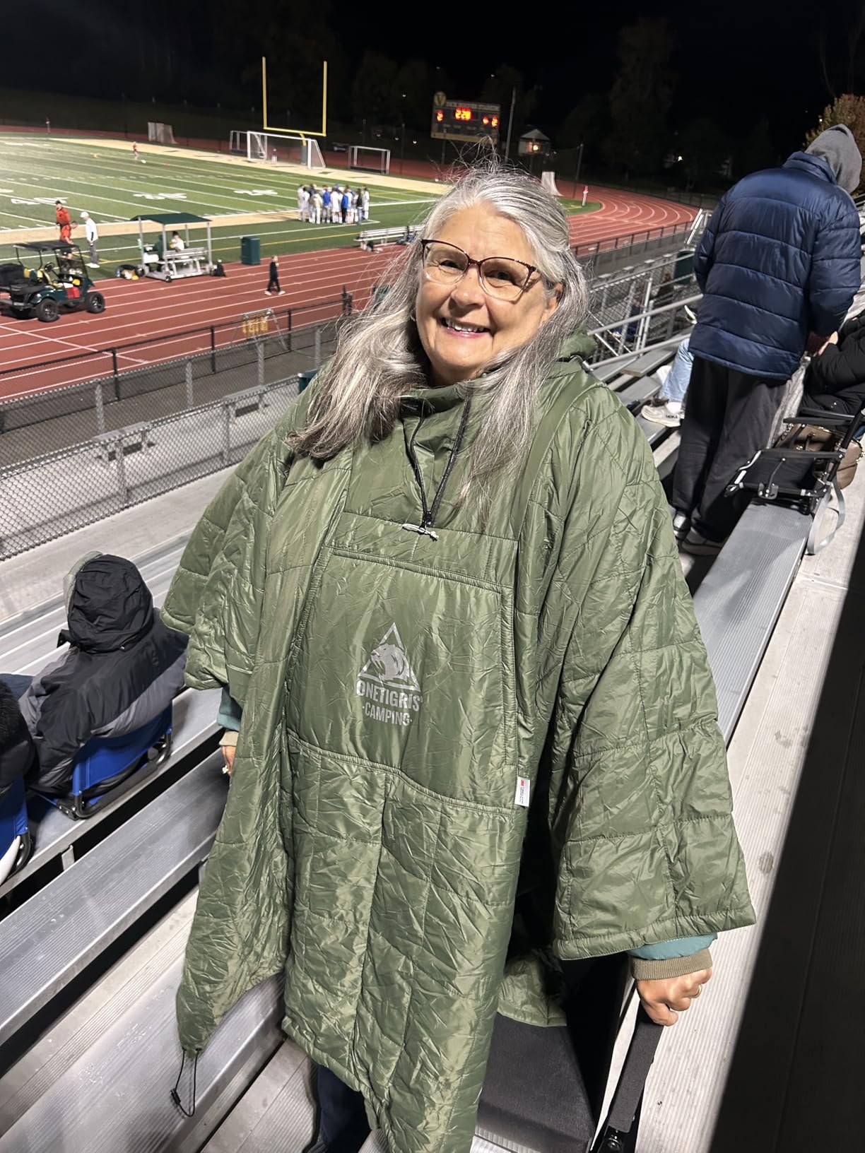 ONETIGRIS Camping Blanket Poncho, Wearable Hoodie Blanket for Outdoors | Warm wearable blanket poncho with recycled synthetic insulation, water-resistant shell for hiking, camping and stadium events customer photo 2