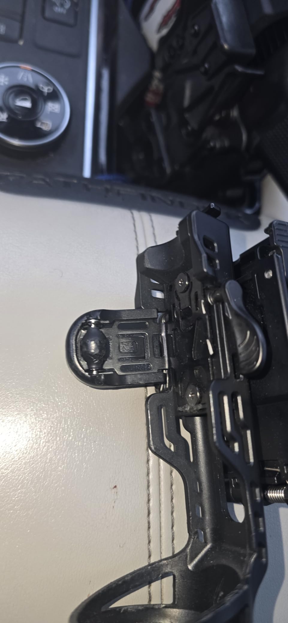 Klarus AH3 Upgraded Flashlight Holster: 360° Rotation, 1-Second Tactical Access, Triple-Lock Security, Duty Belt Flash Light Holder customer photo 1