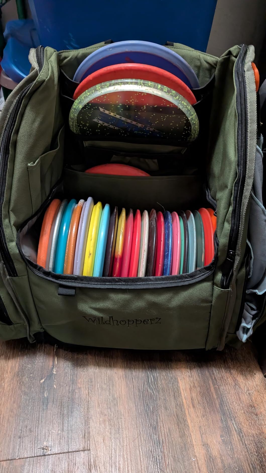 Disc Golf Backpack, Holds 26+ disk with putter slots, Heavy Duty 600D Polyester, Multiple Storage Pockets, Cinch Tie Drink Pockets, Pencil and Pad slots, Durable and Waterproof customer photo 2