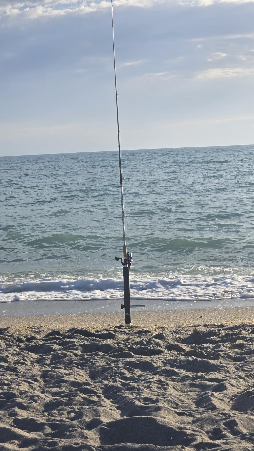 1/2 Pack Aluminum Sand Spikes for Surf Fishing, Beach Fishing Rod Holder, Telescopic and Portable, 2-Stage Adjustable, with Storage Bag customer photo 1