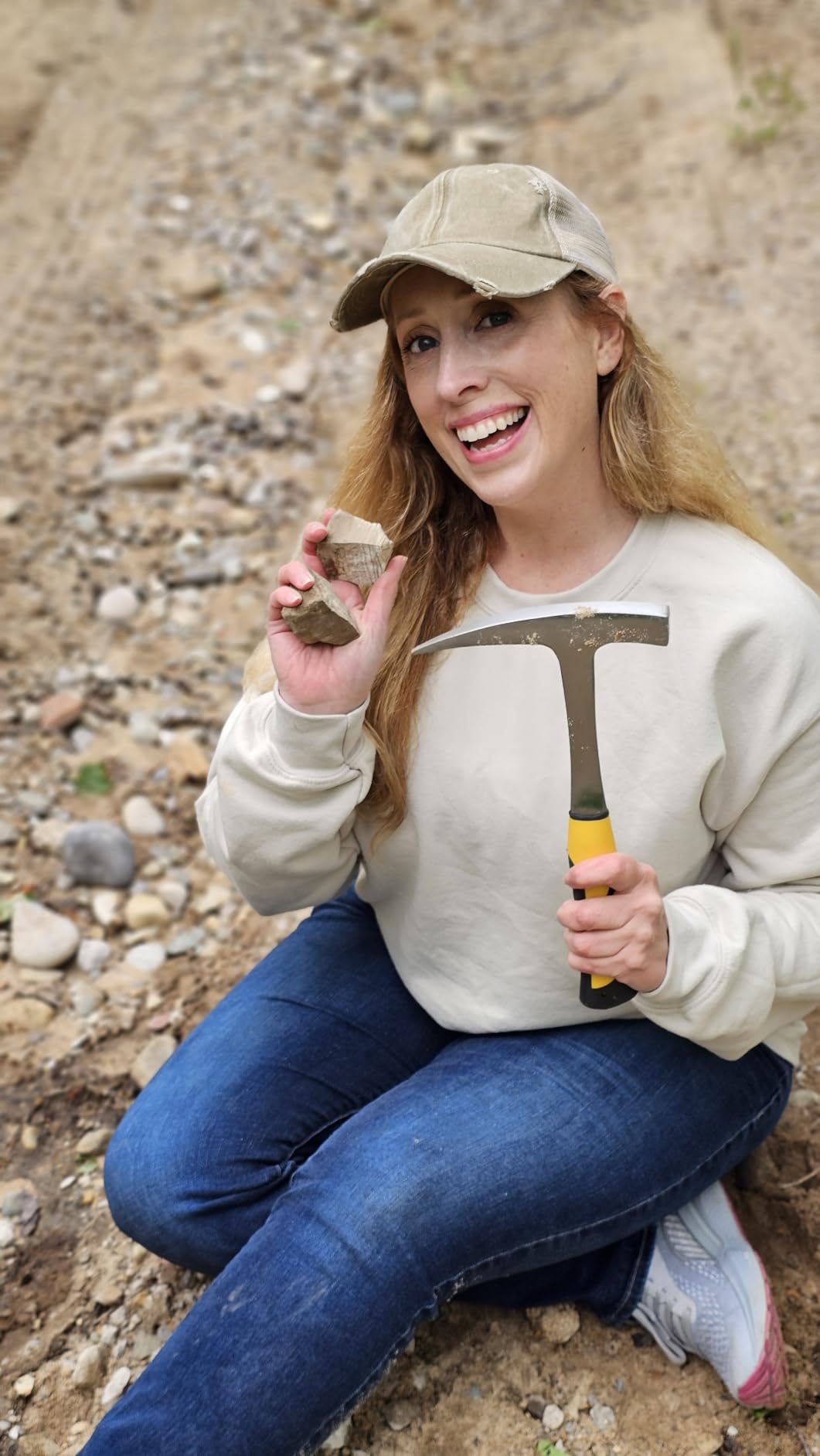 Small Rock Pick Hammer 20 Oz, One Piece Forged Steel Rockhound Tool | Pointed Tip and Shock Dampening Grip - Lightweight Geology Hammer for Fossil Hunting, Prospecting, Mineral Digging Outings customer photo 1