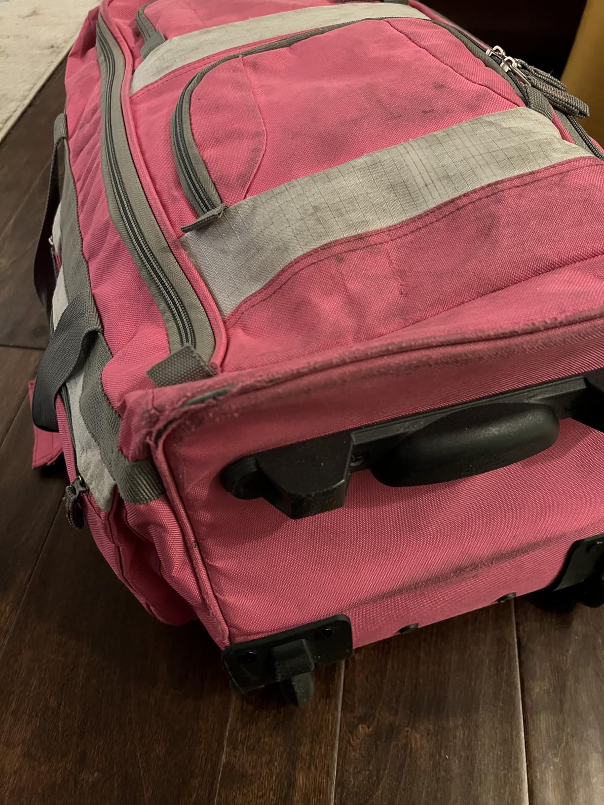Olympia U.S.A. 22 inch Carry On 8 Pockets Wheeled Rolling Duffel Bag Water Resistant Luggage Lightweight Travel Suitcase with Retractable Handle customer photo 2