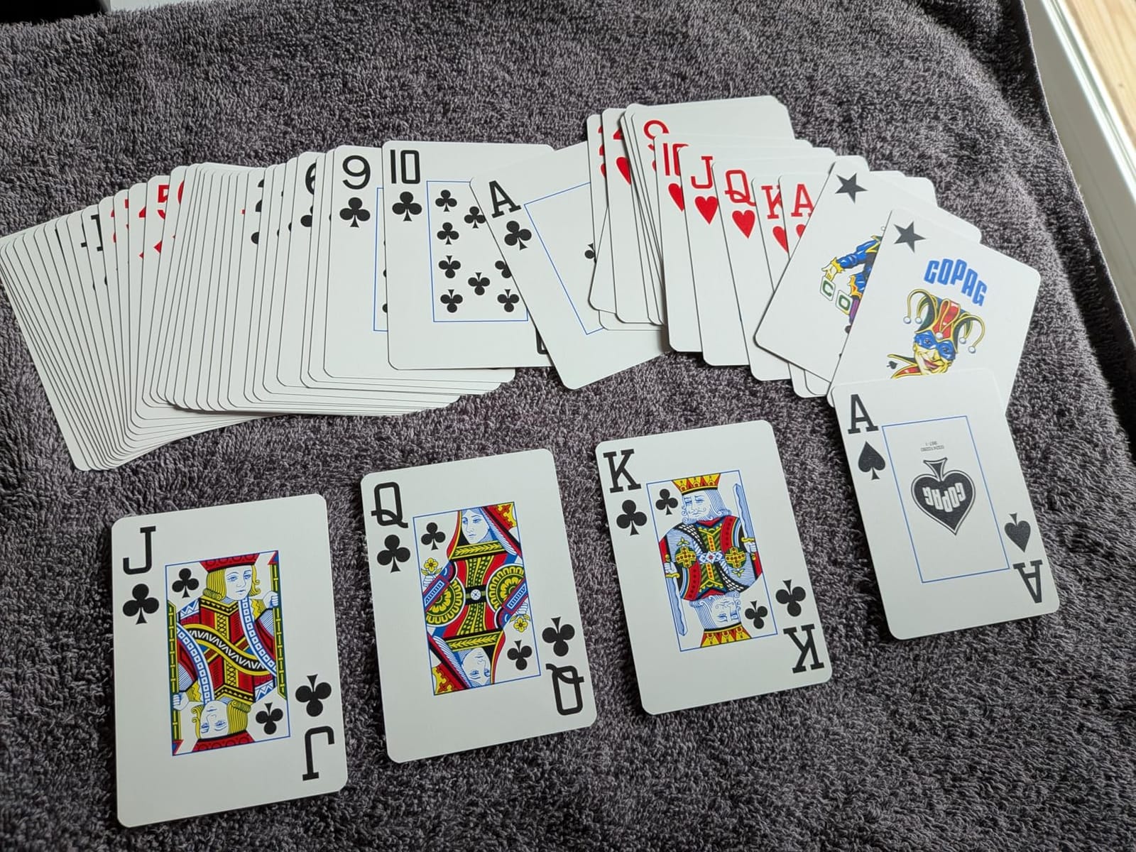 Copag 1546 Design 100% Plastic Playing Cards, Poker Size (Standard) Black/Gold (Jumbo Index) customer photo 2
