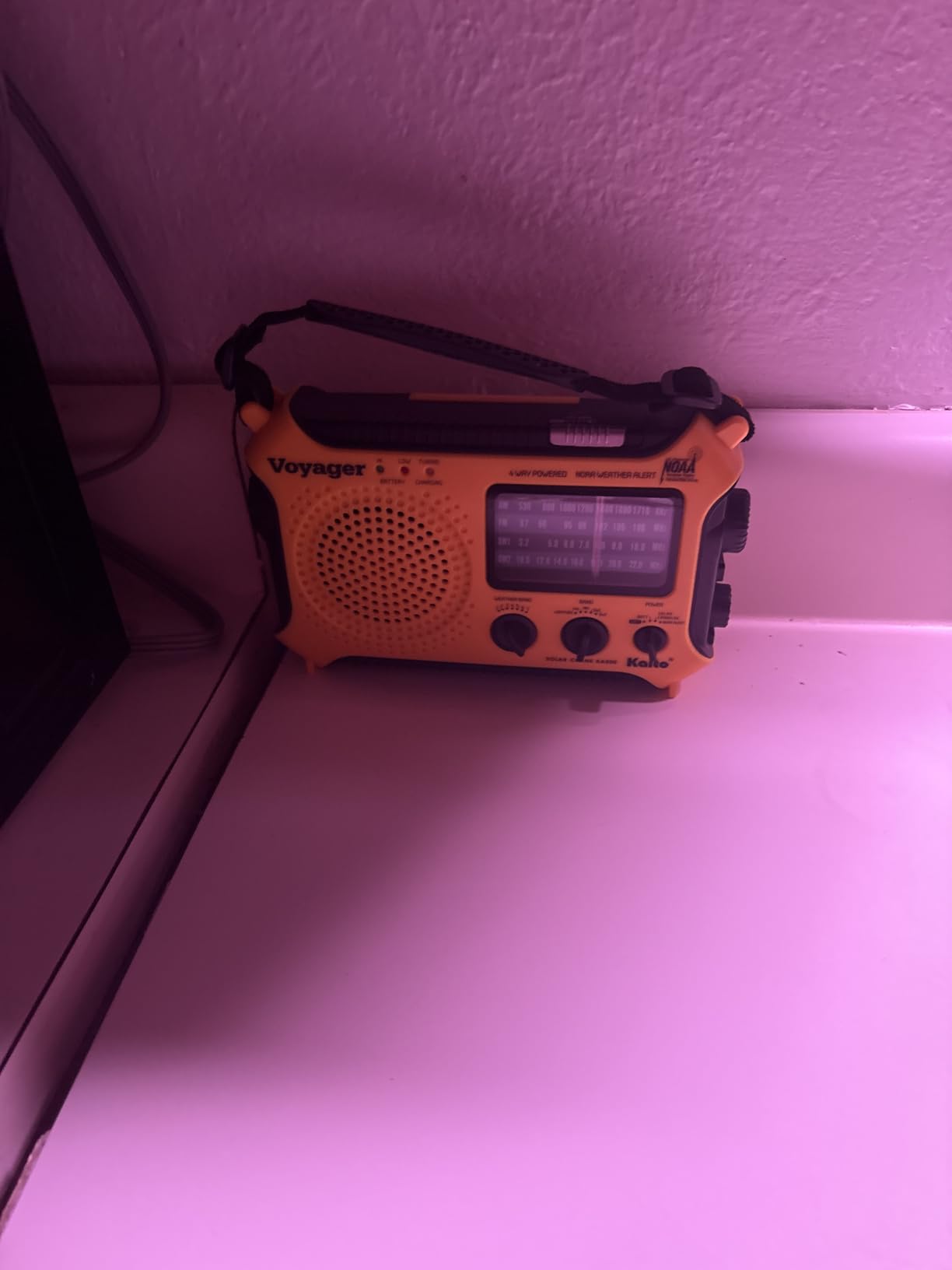 Kaito KA500 5-Way Powered Emergency AM/FM/SW/NOAA Weather Alert Radio with Flashlight, Reading Lamp and Cellphone Charger customer photo 1