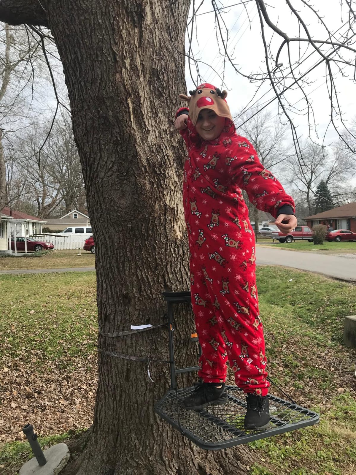 Guide Gear Hang-on Tree Stand, Equipment for Deer, Bow Hunting, 24” x 29.5” customer photo 1