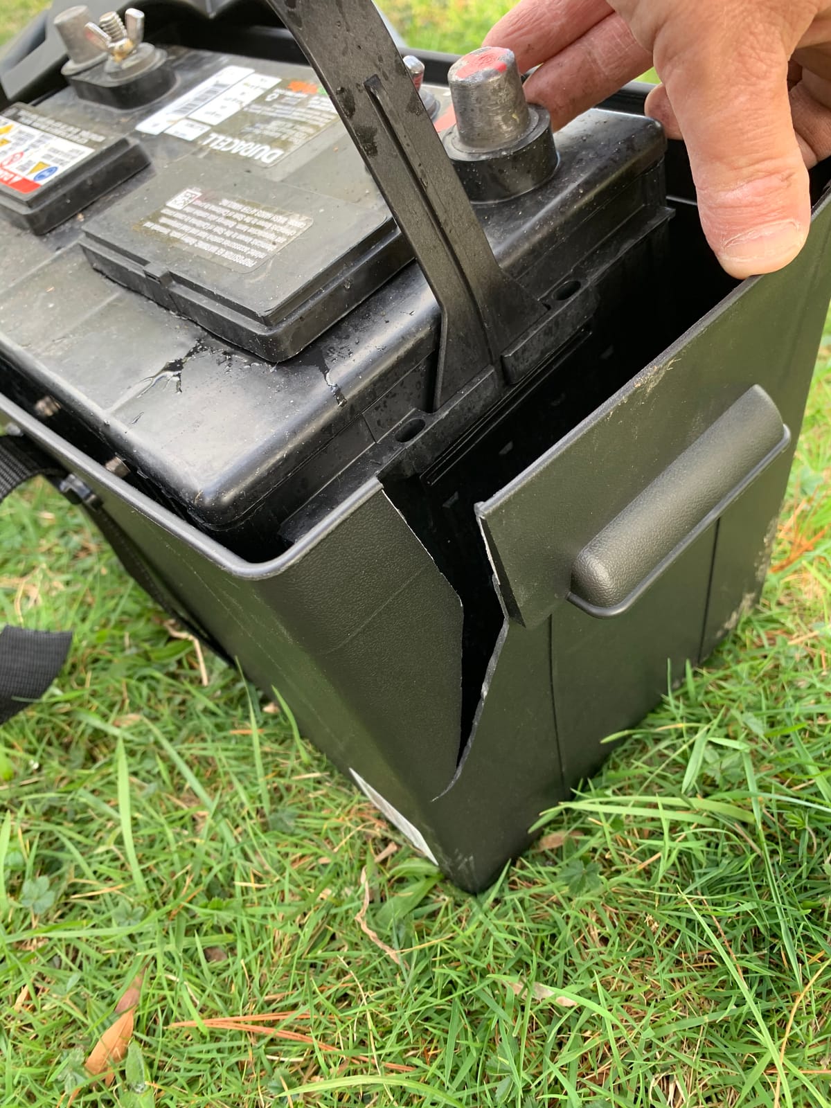 SeaSense Deluxe Power Station Battery Box - Battery Tester for Boats, Kayaks, Canoes, Pontoons & Fishing Vessels - Includes 12 Volt Accessory Socket, Fits Group 24 or 27 Size Batteries (Not Included), Small, Black customer photo 2