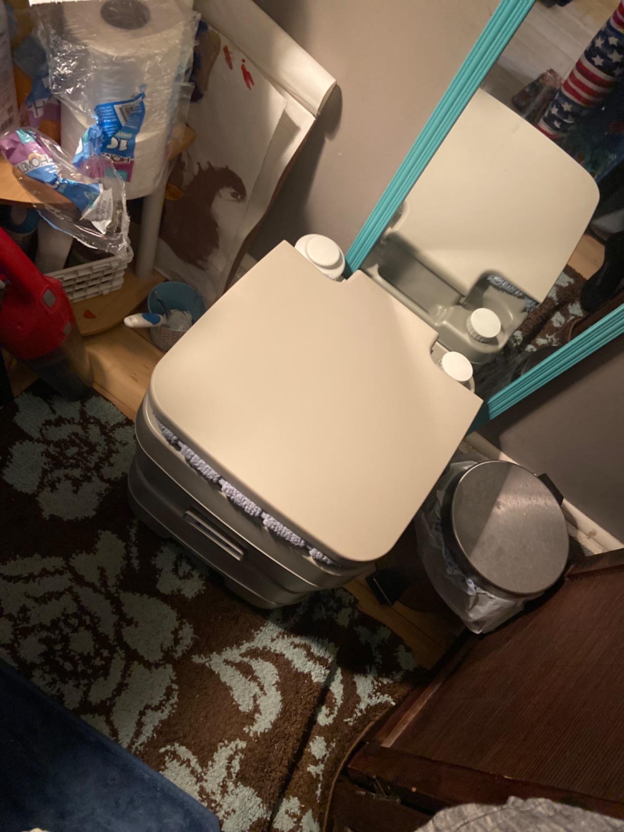 Camco 5.3-Gallon Portable Toilet - Detachable Holding Tank w/Sealing Slide Valve & Bellow-Type Flush, Easy Transport, Compact Lightweight Design, Gray (41541) customer photo 1