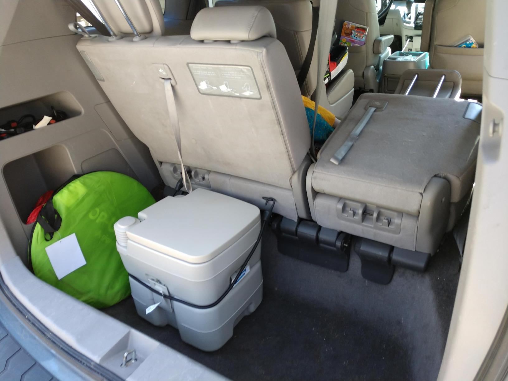 Camco 5.3-Gallon Portable Toilet - Detachable Holding Tank w/Sealing Slide Valve & Bellow-Type Flush, Easy Transport, Compact Lightweight Design, Gray (41541) customer photo 2