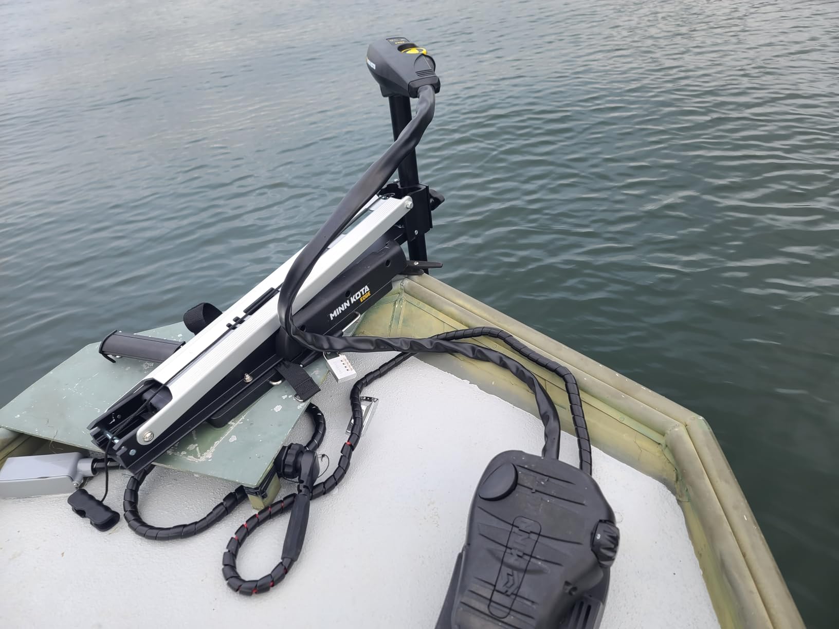 Minn Kota Edge Bow-Mount Electric Trolling Motor with Foot Pedal Control – 70 Lb. Thrust, 52 In. Shaft, Freshwater customer photo 1