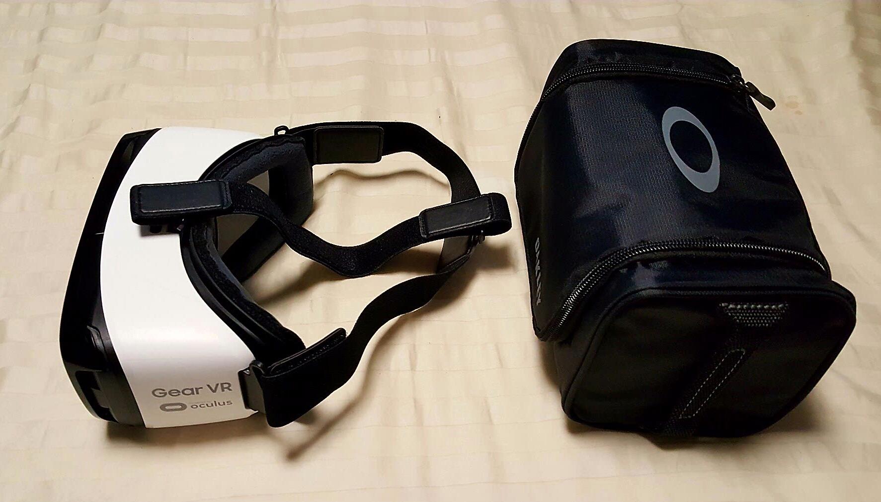 Oakley - 08-011 Universal Soft Goggles Case (Black), Large customer photo 1