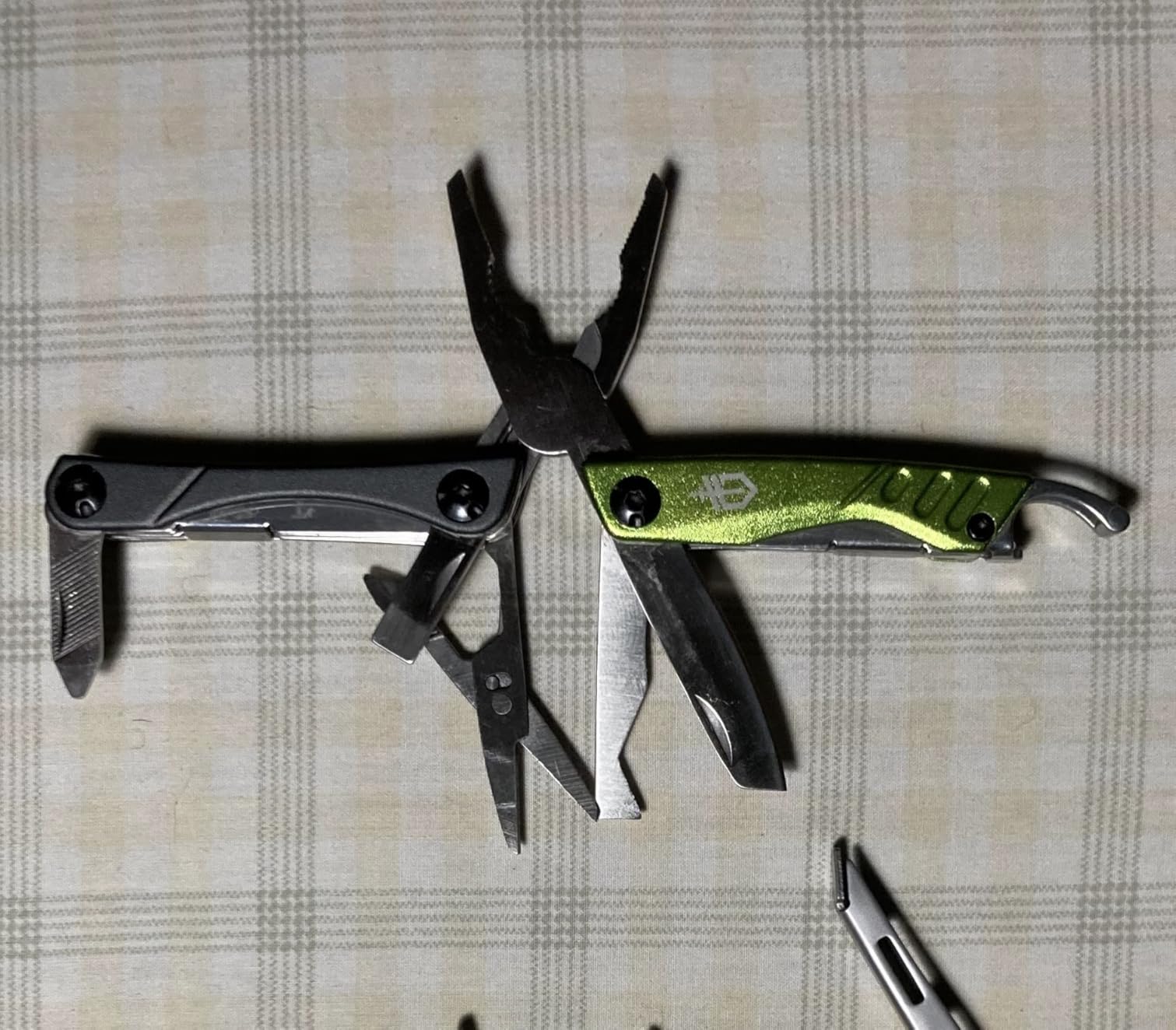 Gerber Dime 12-in-1 Mini Multitool Pliers, Pocket Knife, Bottle Opener, Black customer photo 2