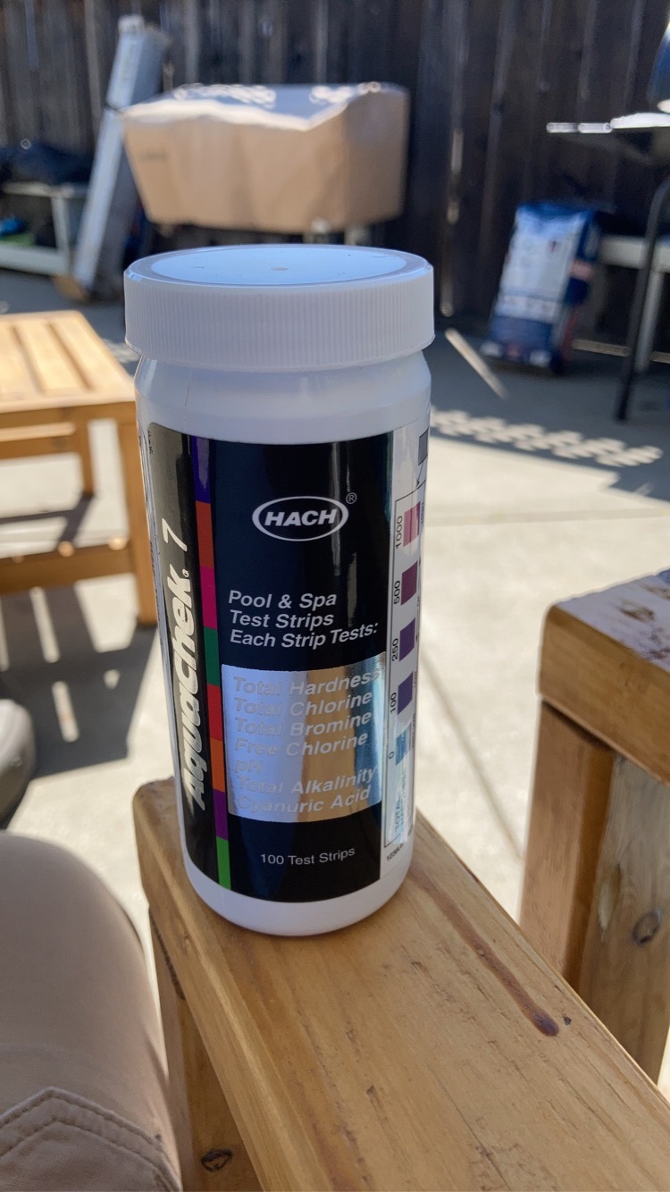 AquaChek 7-Way Pool and Spa Test Strips - Silver Pool Test Strips For pH, Total Chlorine, Free Chlorine, Bromine, Alkalinity, Total Hardness, and Cyanuric Acid - Water Quality Testing Kit (100 Strips) customer photo 2