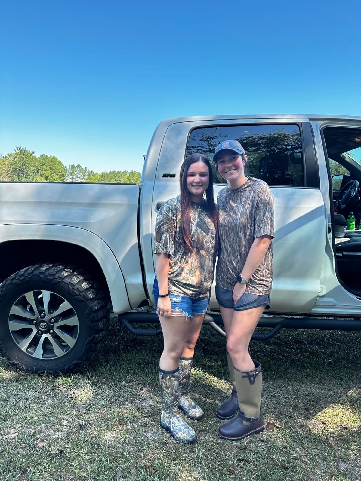 Mossy Oak Camo Hunting Short Sleeve Shirt for Men - Lightweight Performance Stretchable Tee with 4-Way Stretch & Cooling Tech customer photo 2