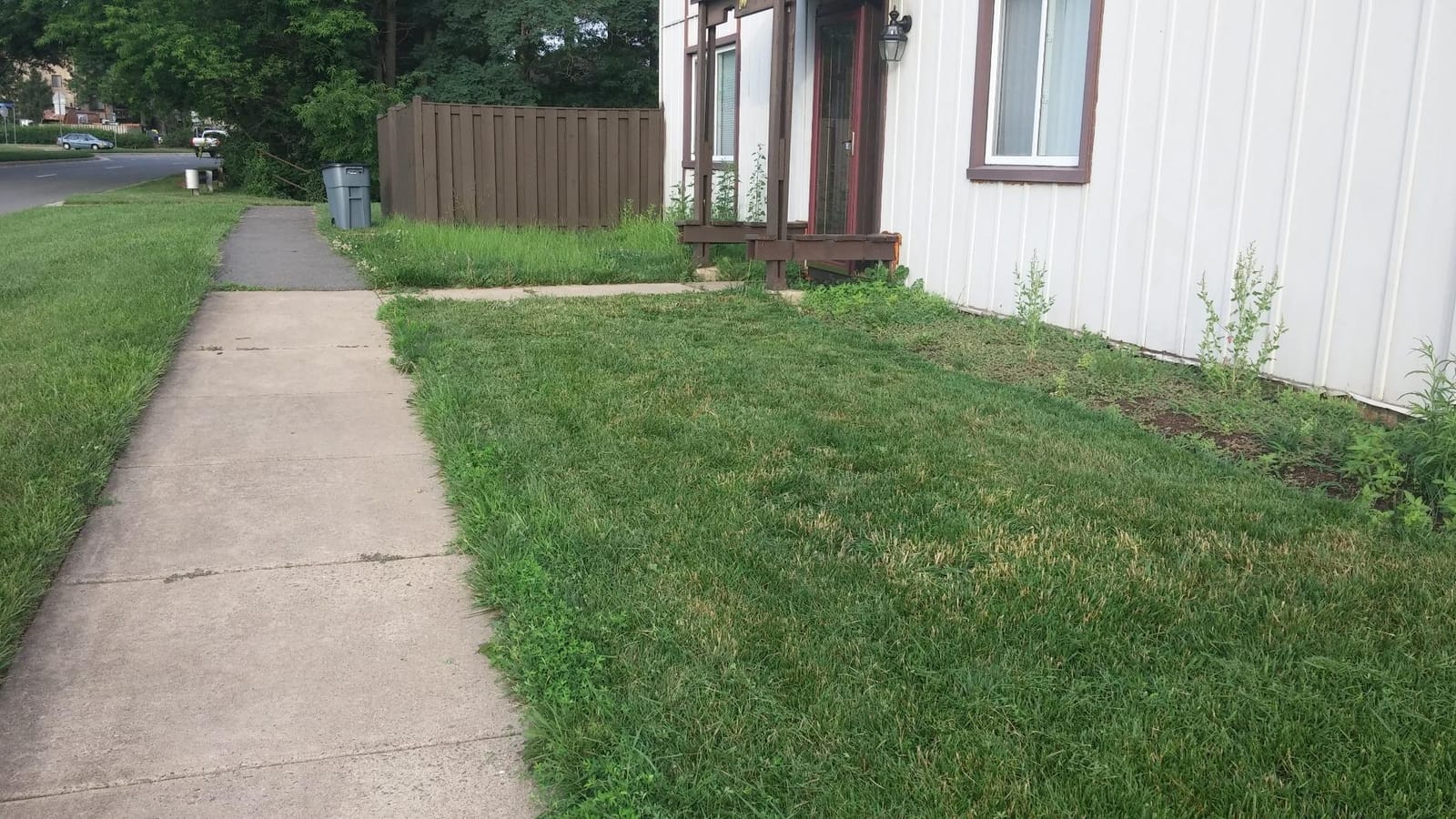 BLACK+DECKER Weed Eater, Lawn Edger and Cordless Lawn Mower 3 in 1 Combo, Includes (2) Batteries, Charger, 12 Inch Battery Powered String Trimmer and Lawnmower, Adjustable Length and Height (MTC220) customer photo 1