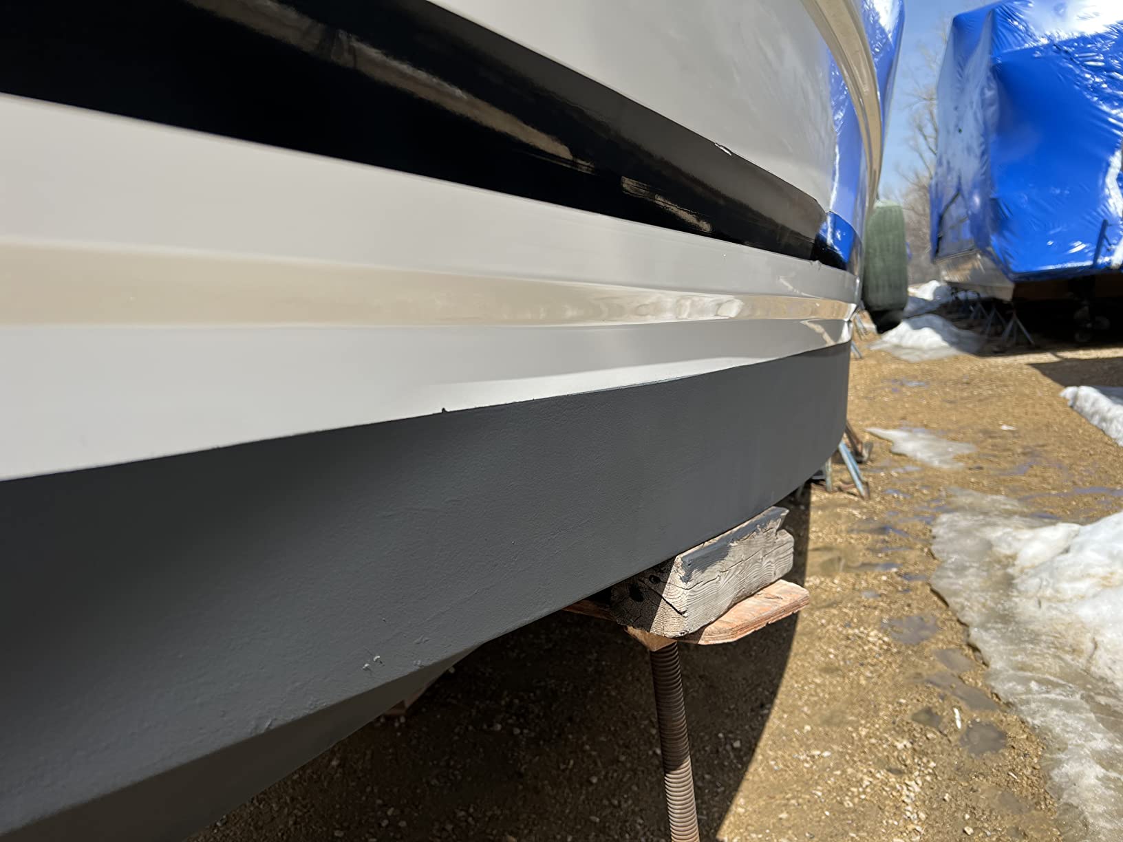 TotalBoat JD Select Water-Based Boat Antifouling Bottom Paint - Black Gal | Single-Season Ablative Marine Paint; Use on Fiberglass, Wood, and Steel Hulls; Brush, Roll, or Spray; 25.5% Copper Biocide customer photo 1
