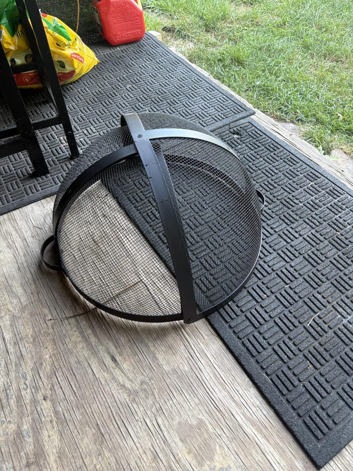 Sunnydaze Outdoor Fire Pit Screen Cover, Round, Easy Access Door, 32