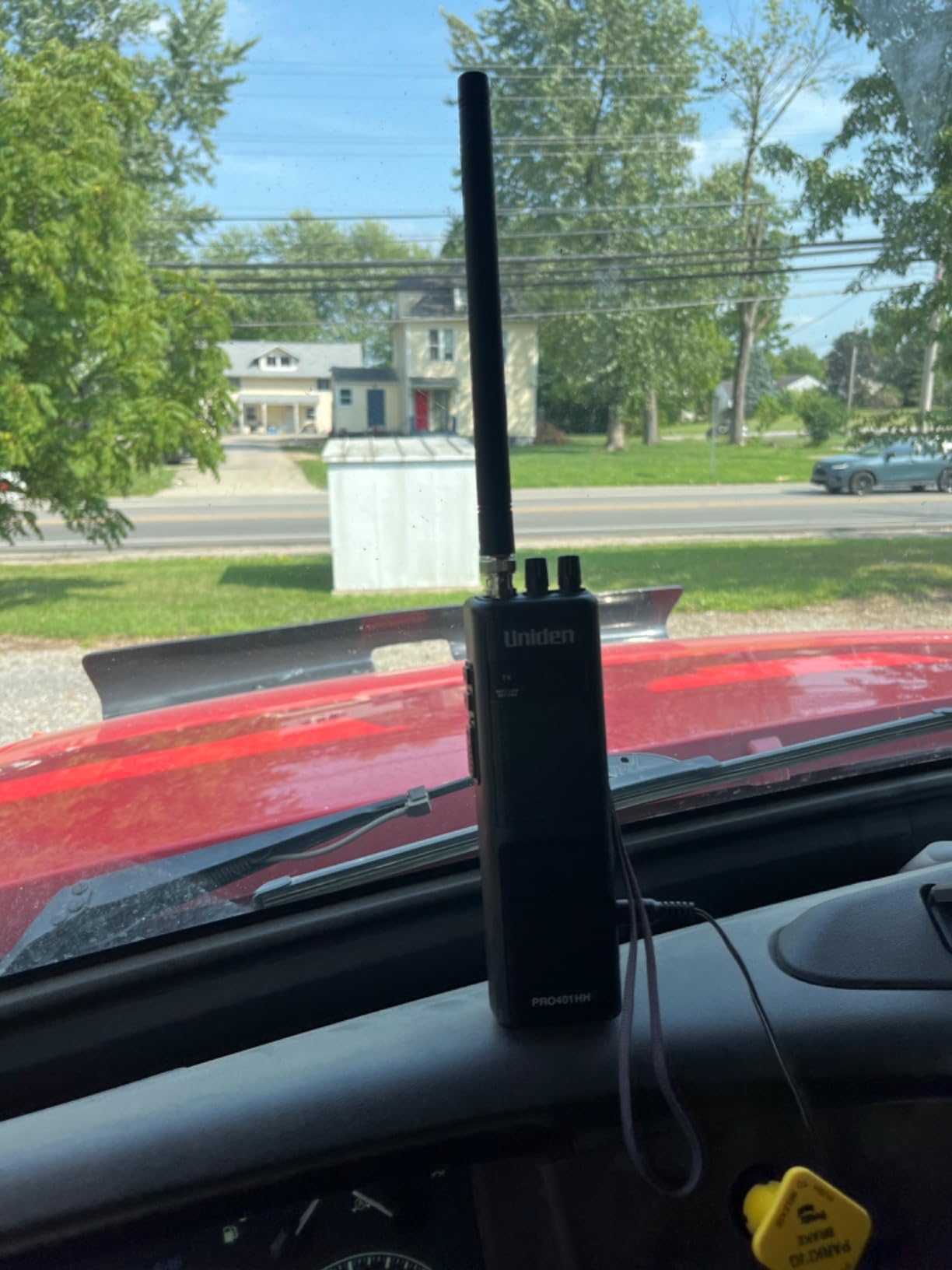 Uniden PRO401HH Professional Series 40 Channel Handheld CB Radio, 4 Watts Power with Hi/Low Power Switch, Auto noise cancellation, Belt Clip And Strap Included, 2.75in. x 4.33in. x 8.66in. customer photo 1