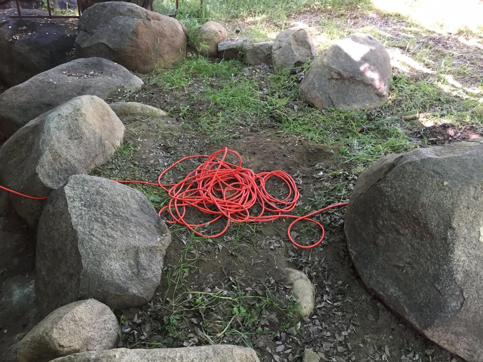 Amazon Basics 100 Foot 3-Prong Vinyl Indoor/Outdoor Extension Cord, Long Power Cord, Grounded Plug for Safety, Moisture Resistant, 10 Amps, 1250 Watts, 125 VAC, Orange customer photo 1