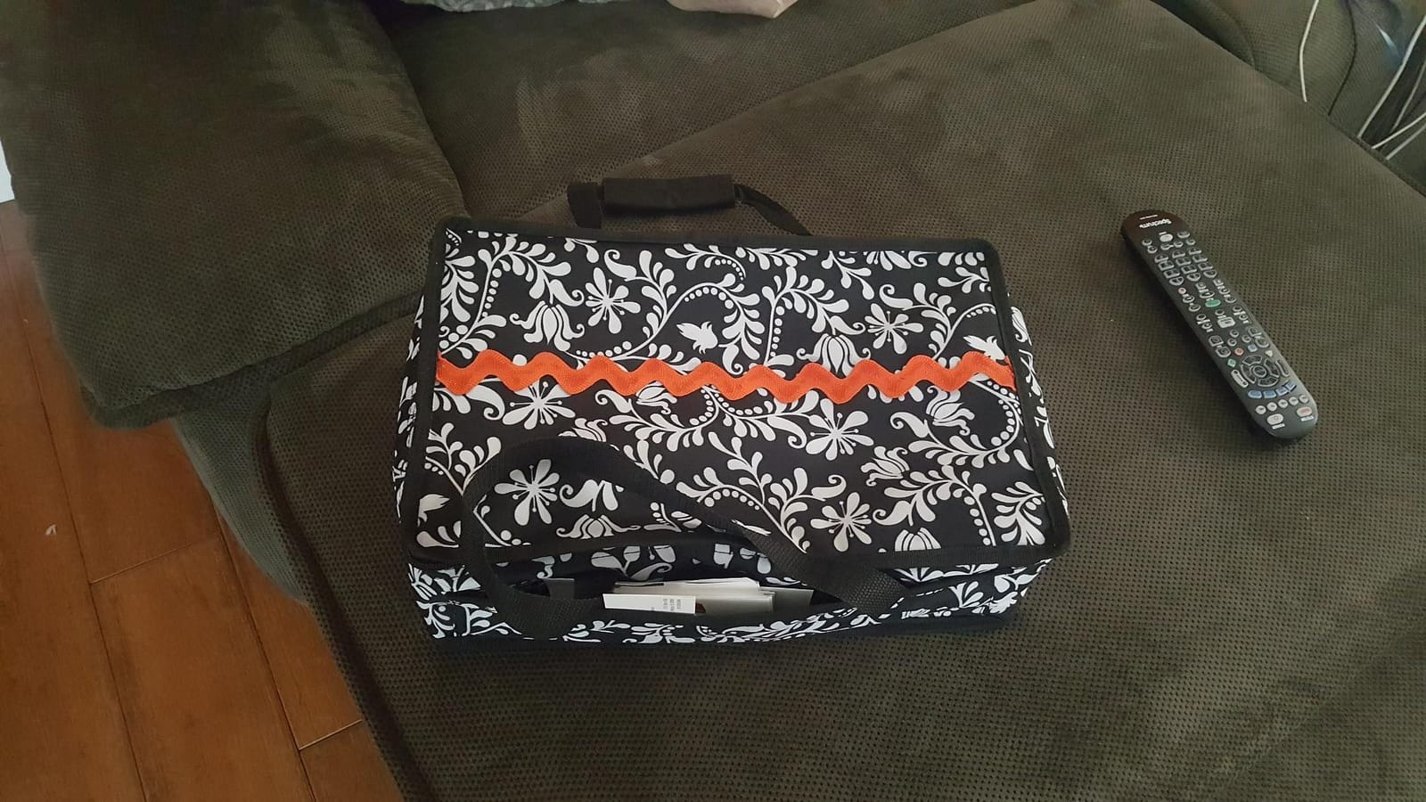 Dawhud Direct Insulated Casserole Carrier for Hot or Cold Food - Portable Casserole Dish Carrier with Handles - Black and White Design - 13 x 8 x 4 Inches Food Warmer Bag for Travel and Picnics customer photo 2