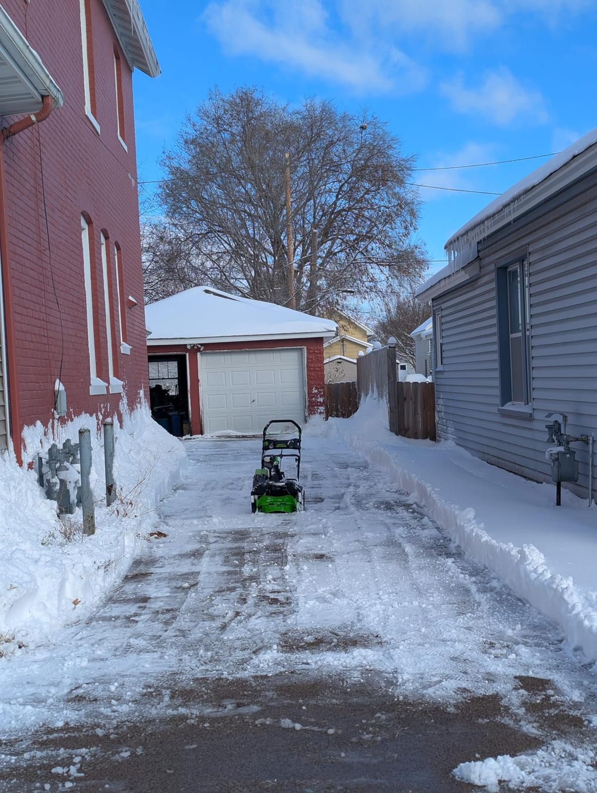 Greenworks 80V (75+ Compatible Tools) 20” Brushless Cordless Snow Blower, 2.0Ah Battery and Charger Included customer photo 1