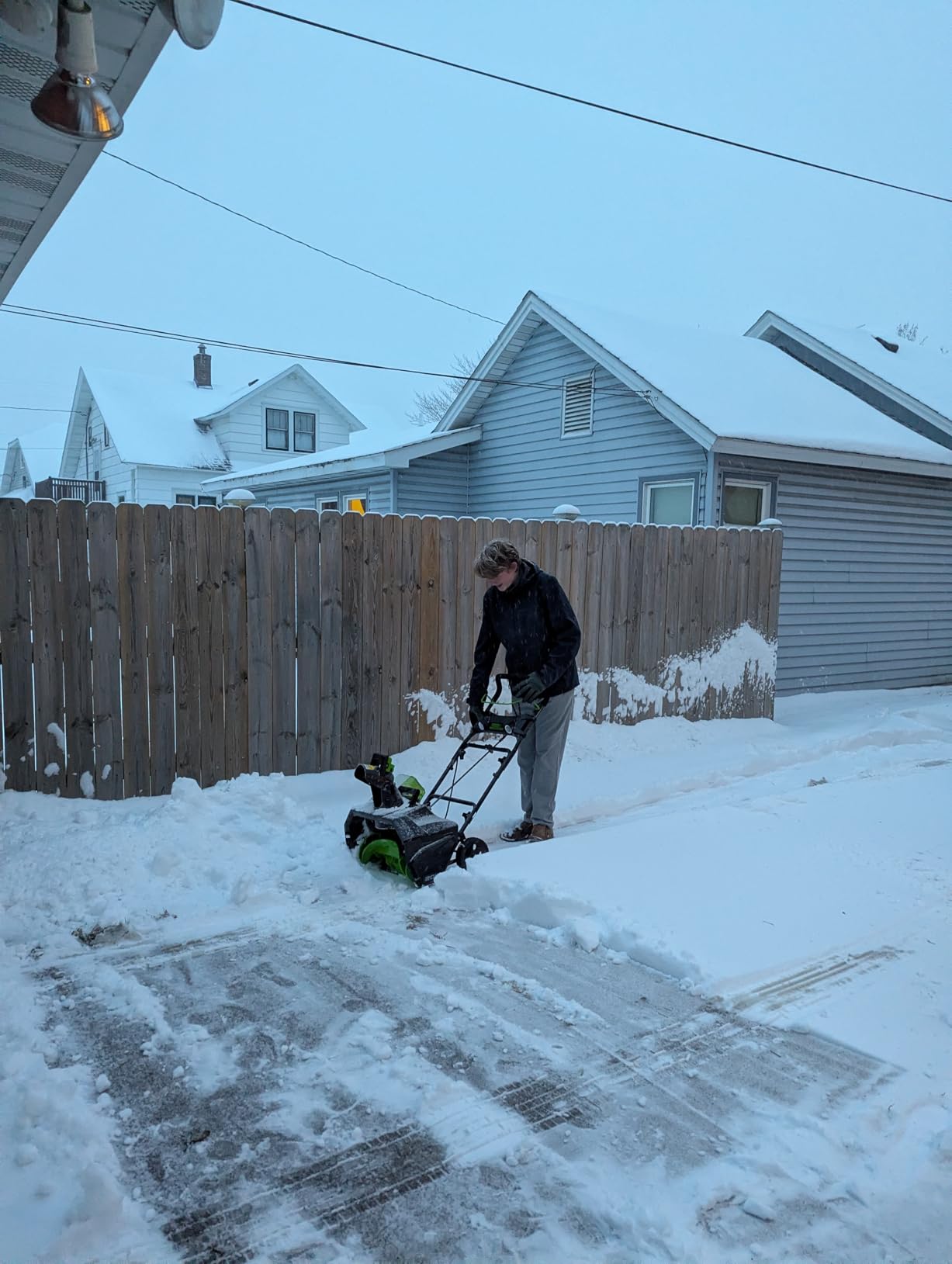 Greenworks 80V (75+ Compatible Tools) 20” Brushless Cordless Snow Blower, 2.0Ah Battery and Charger Included customer photo 2