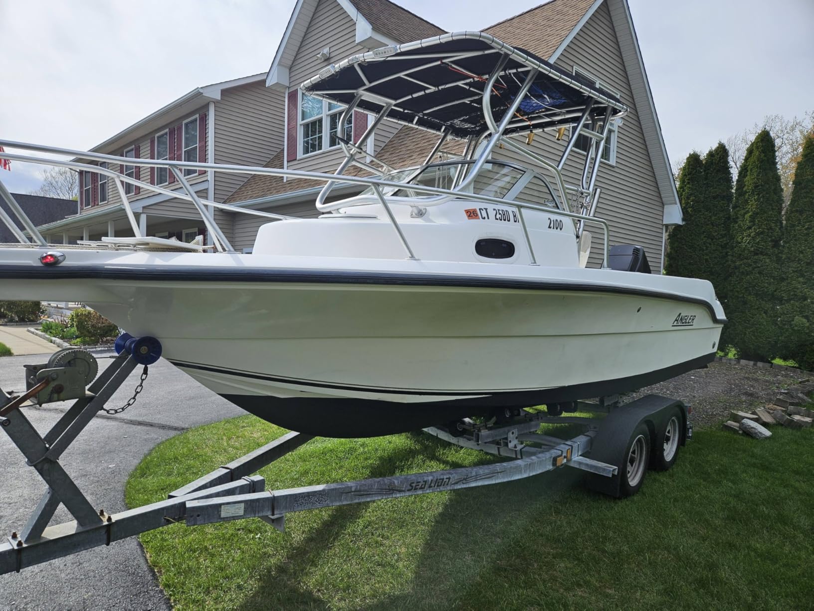 STAR BRITE Instant Hull Cleaner - 32 Oz Gel Spray - Easily Remove Stains, Scum Lines & Grime on Boat Hulls, Fiberglass, Plastic & Painted Surfaces - Easy to Use Formula (096132) customer photo 1