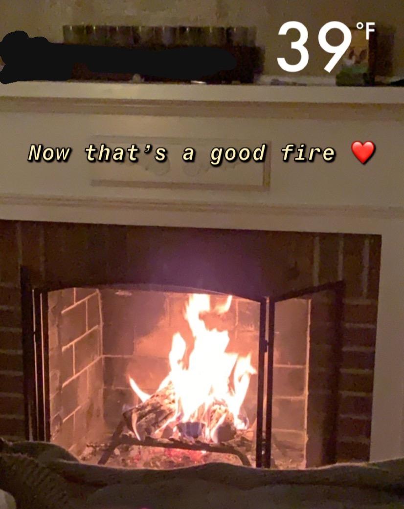 Duraflame Fast-Lighting Firelogs – 2.5lb/1.5 Hour Burn, Clean Burning, Indoor/Outdoor Fireplace & Fire Pit Logs, Eco-Friendly Recycled Wood & Renewable Fibers (1 Pack) customer photo 2