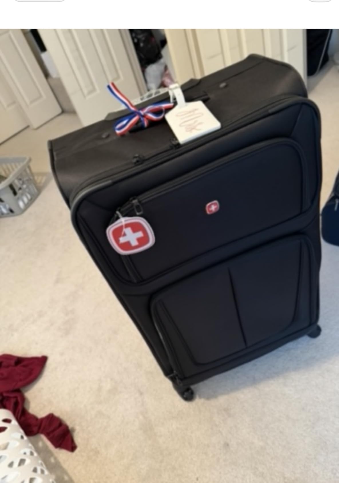 SwissGear Sion Softside Expandable Spinner Luggage Durable Lightweight Travel Suitcase, Dark Grey, Checked-Medium customer photo 2
