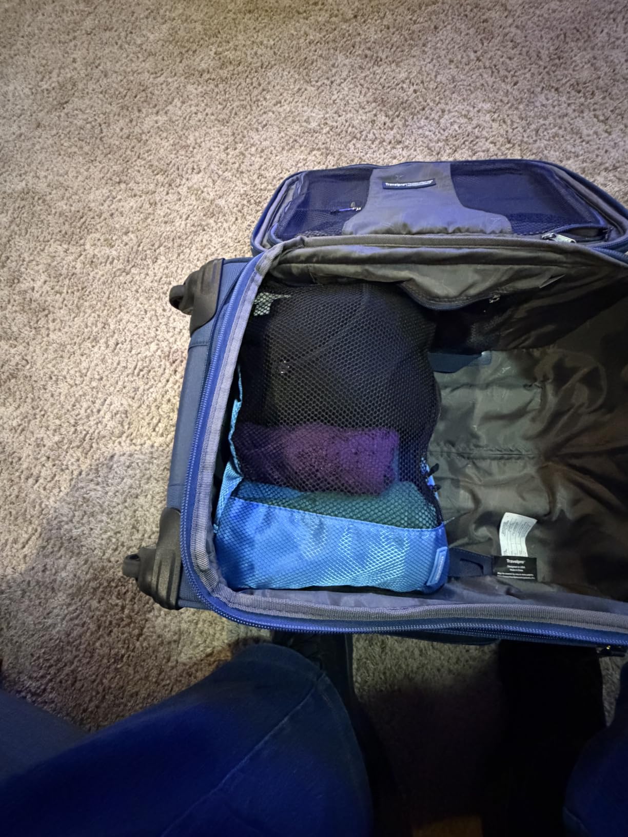 Amazon Essentials 4-Piece Packing Cubes Travel Accessories Set, Luggage Organizer with Double Zipper, Mesh Top, Space-Saving, Medium, Black (Previously Amazon Basics) customer photo 1
