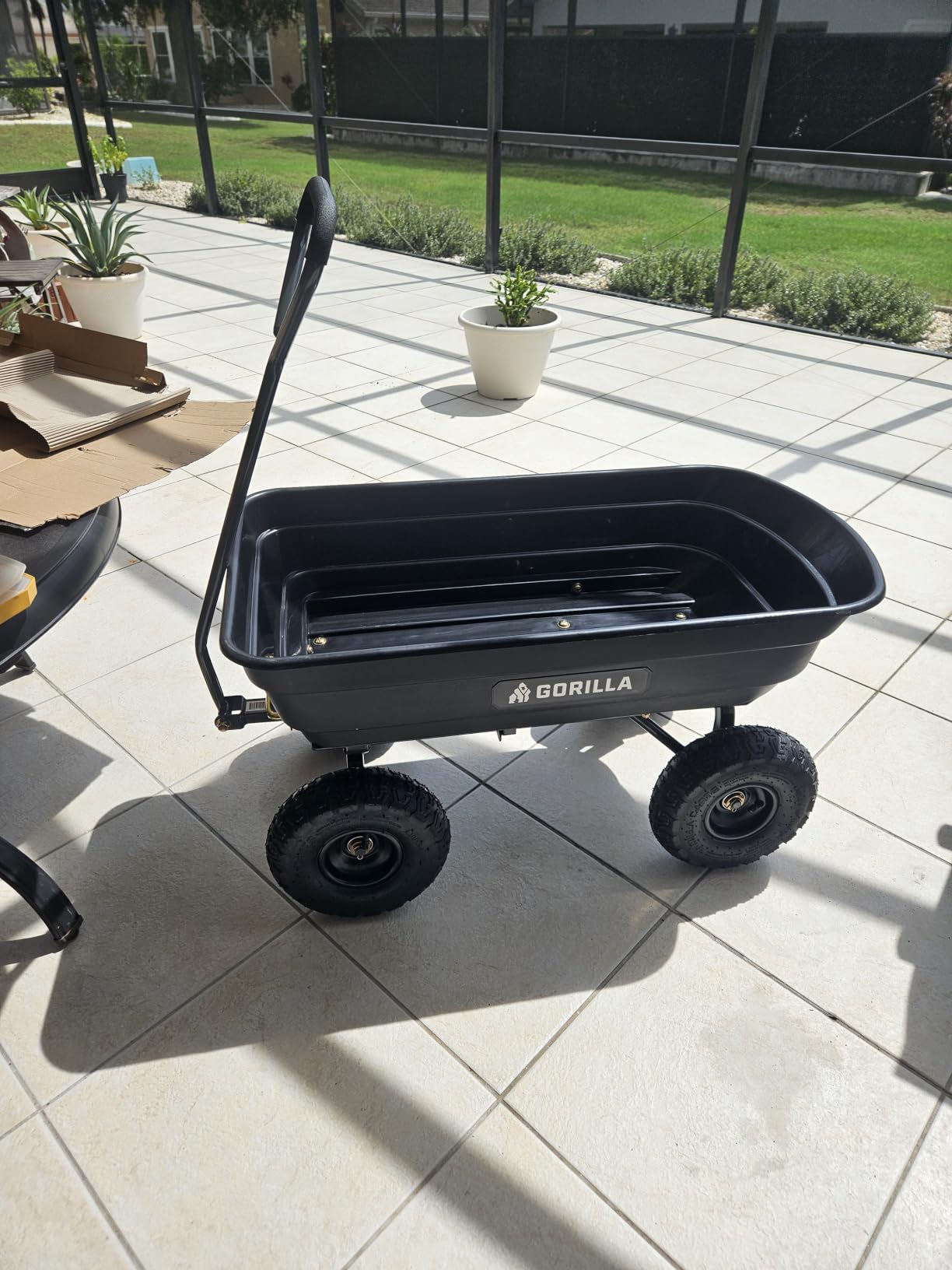 Gorilla Carts Poly Dump Cart, 600 lb. Capacity, 4 Cu ft, Quick Release Dump customer photo 2