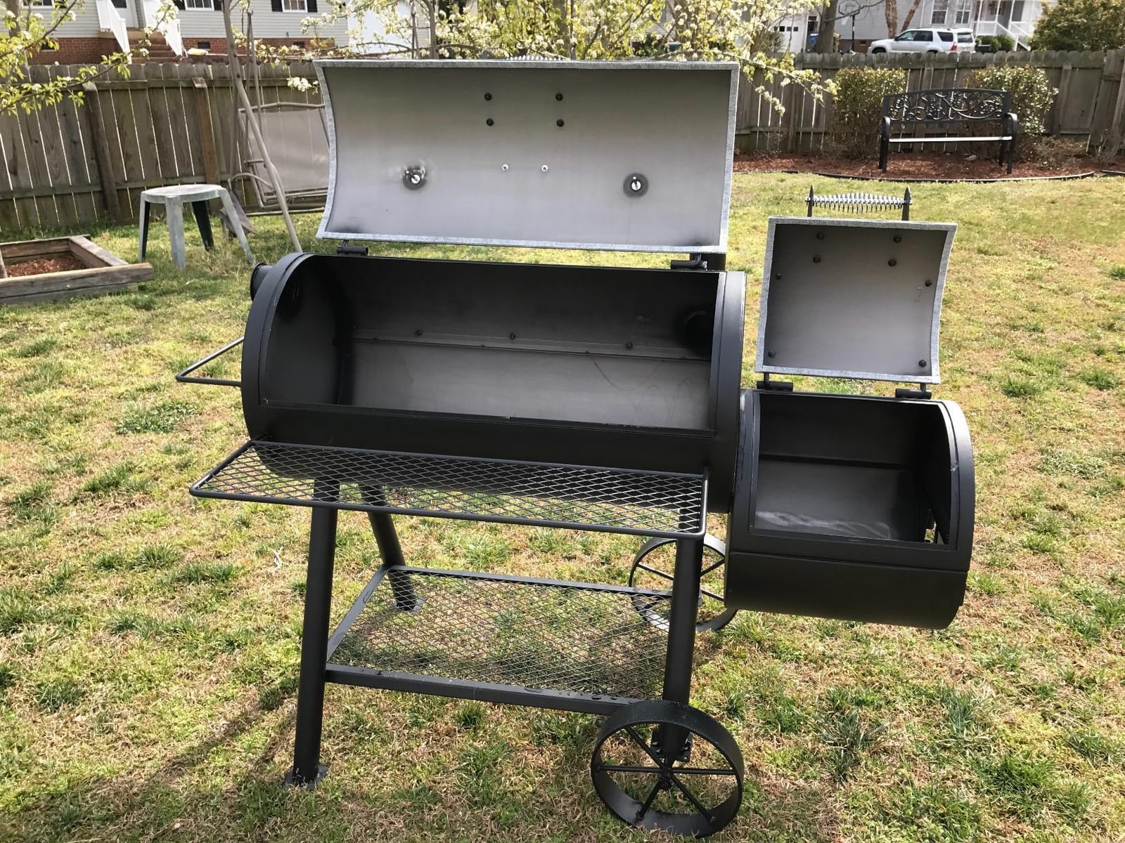 Oklahoma Joe's Highland Reverse Flow Smoker, Charcoal, Porcelain Coated Wire, Black customer photo 2