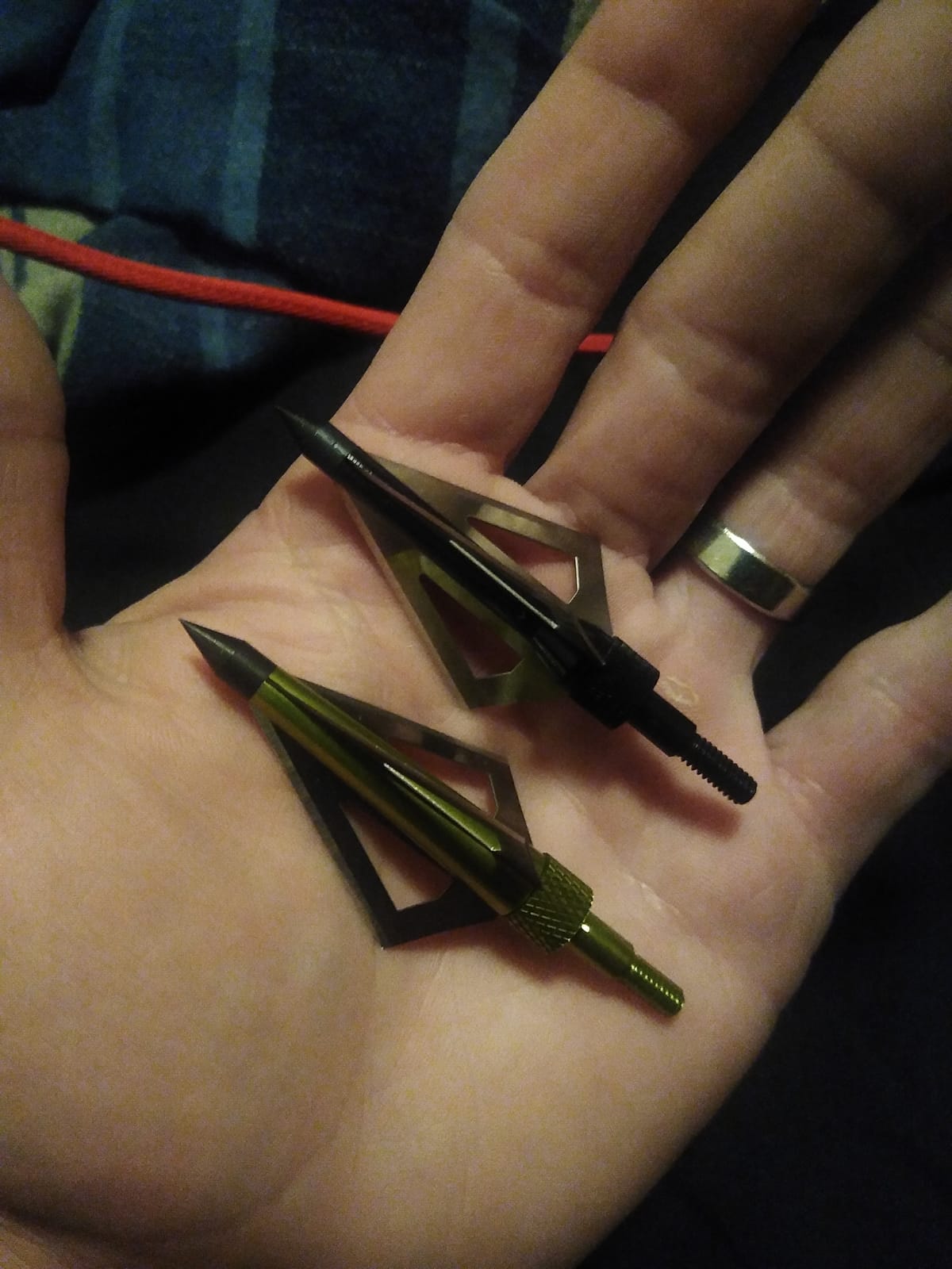 Hunting Broadheads, 12PK 3 Blades Archery Broadheads 100 Grain Screw-in Arrow Heads Arrow Tips Compatible with Traditional Bows and Compound Bow customer photo 2
