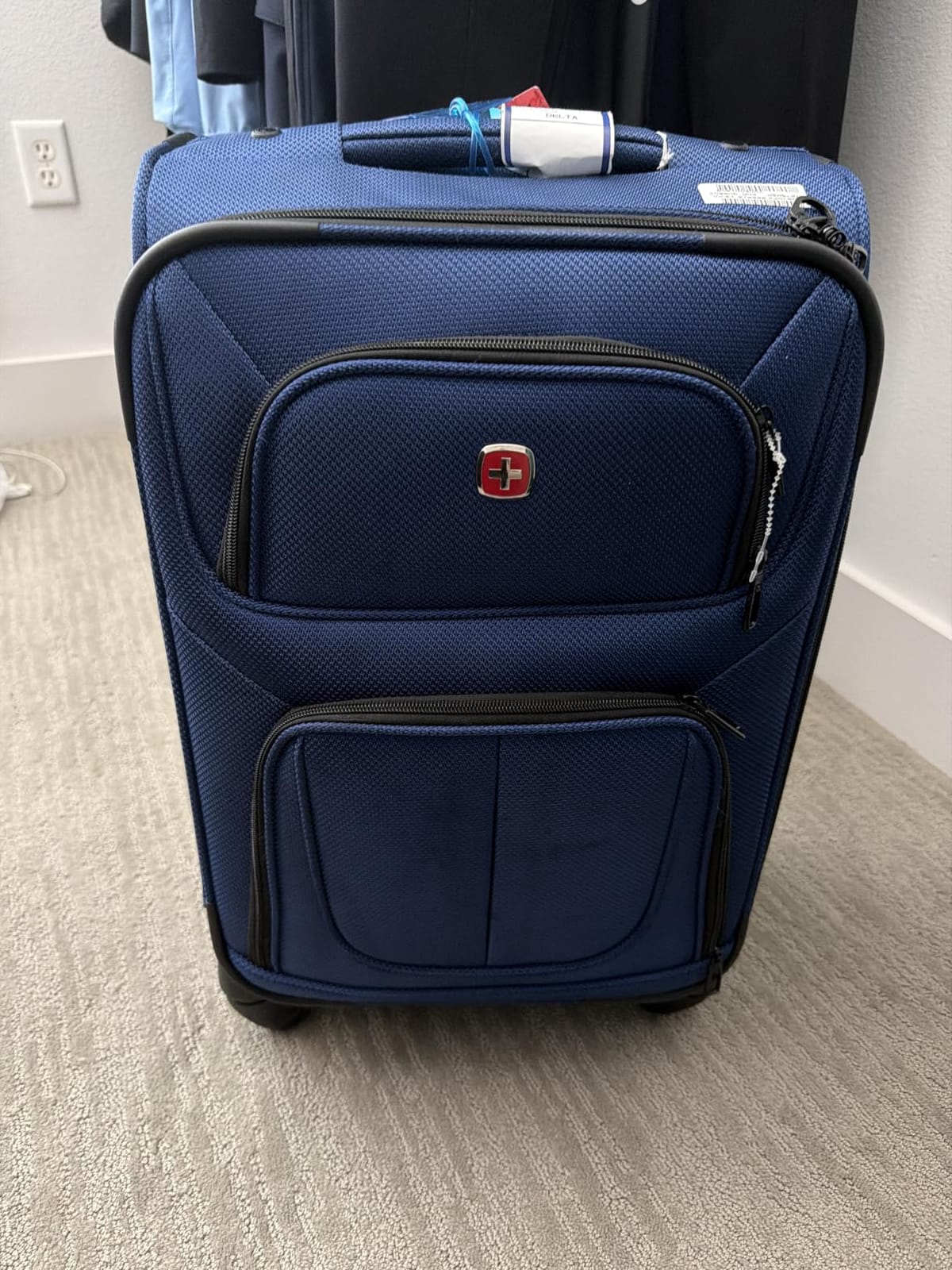 SWISSGEAR Sion Carry-On Spinner Luggage, Softside Expandable, Lightweight Suitcase, Pewter, 22.75-Inch customer photo 2