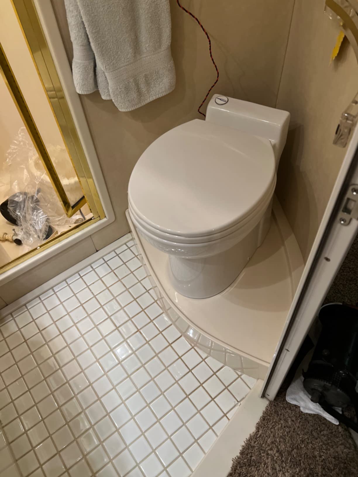 SFA SANIFLO Sanimarin 4 - Electric Marine Macerating Toilet - Comfortable & Standard Height - Stainless Steel Blade - Quiet, 52 dB(A) - Control Panel Included - 12V - Made In France customer photo 1