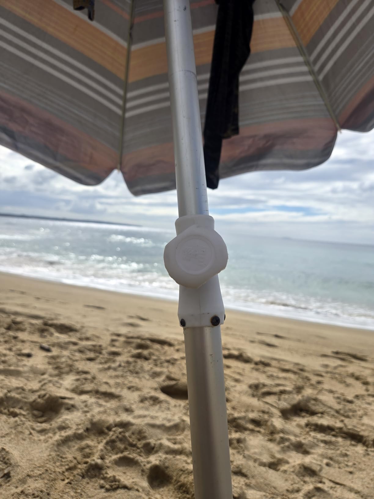 AMMSUN 6.5ft Twice Folded Portable beach umbrella with Sand Anchor Windproof Tilt Pole Air vent UPF 50+ Protection Fits in a large Suitcase Compact For Travel Patio Garden Pool Backyard Sky Blue customer photo 1