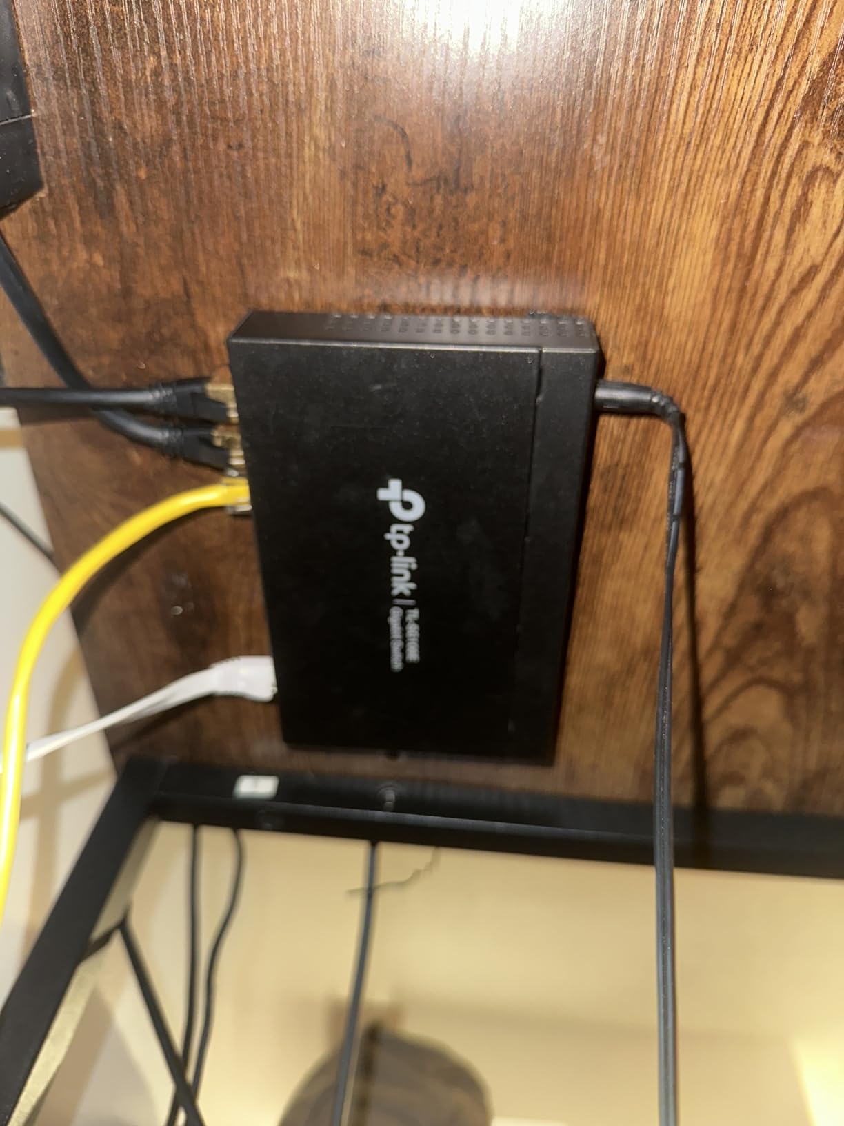 TP-Link 16 Port Gigabit Switch | Easy Smart Managed | Plug & Play | Limited Lifetime Protection | Desktop/Wall-Mount | Sturdy Metal w/ Shielded Ports | Support QoS, Vlan, IGMP and LAG (TL-SG116E) customer photo 2