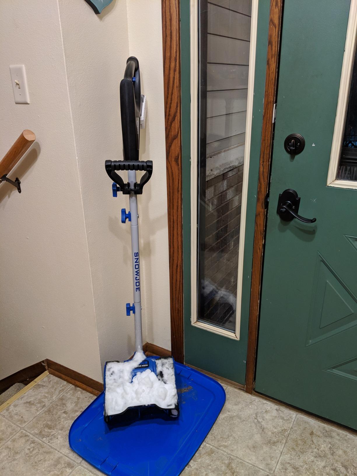 Snow Joe 24V-SS10 24-Volt 10-Inch 4-Ah Cordless Snow Shovel, Kit (w/4-Ah Battery + Quick Charger) customer photo 2