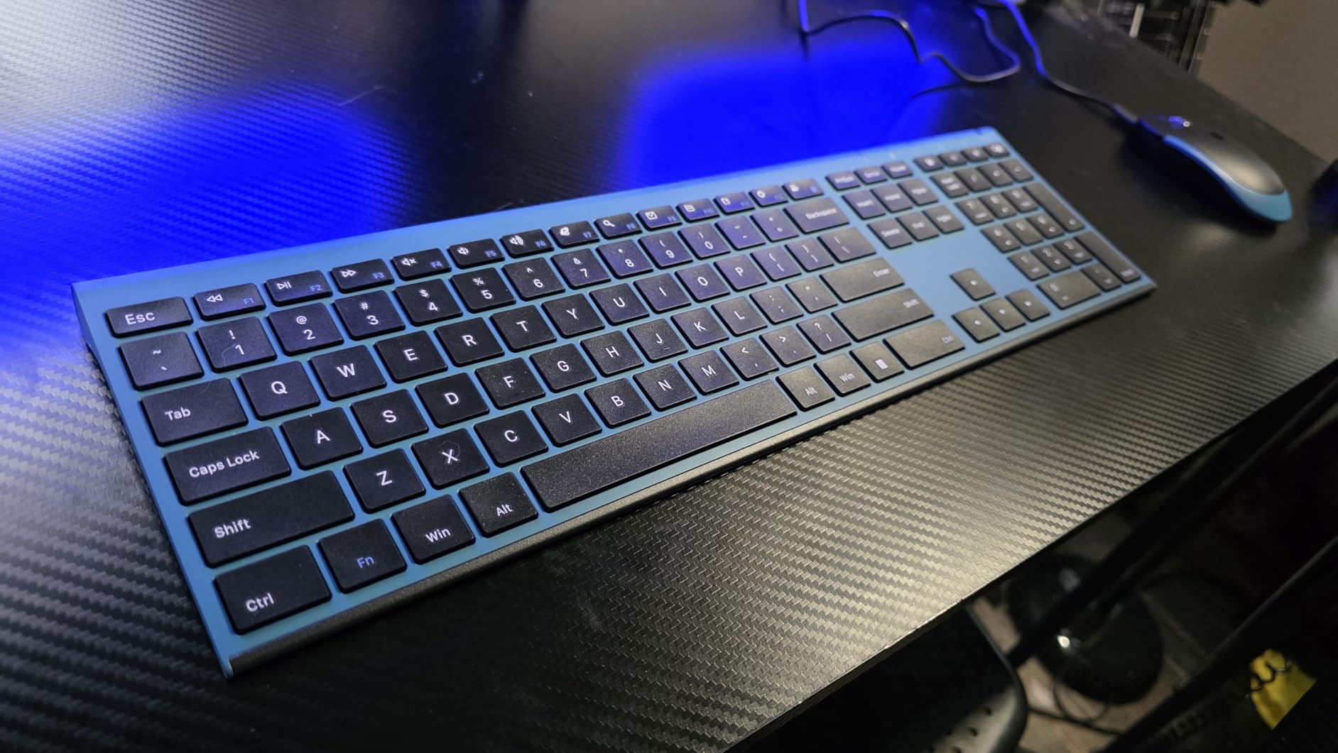 Vssoplor Wireless Keyboard and Mouse, Rechargeable Ultra Slim, Dark Gray customer photo 2