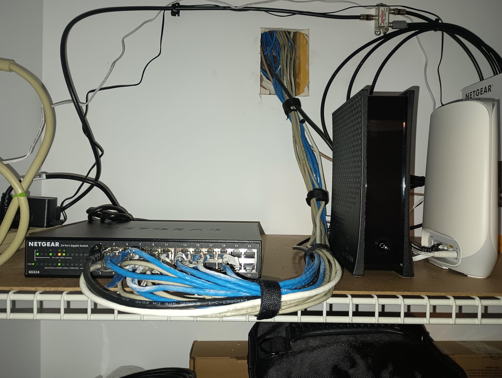 NETGEAR 8-Port Gigabit Ethernet Unmanaged Network Switch (GS308) customer photo 2