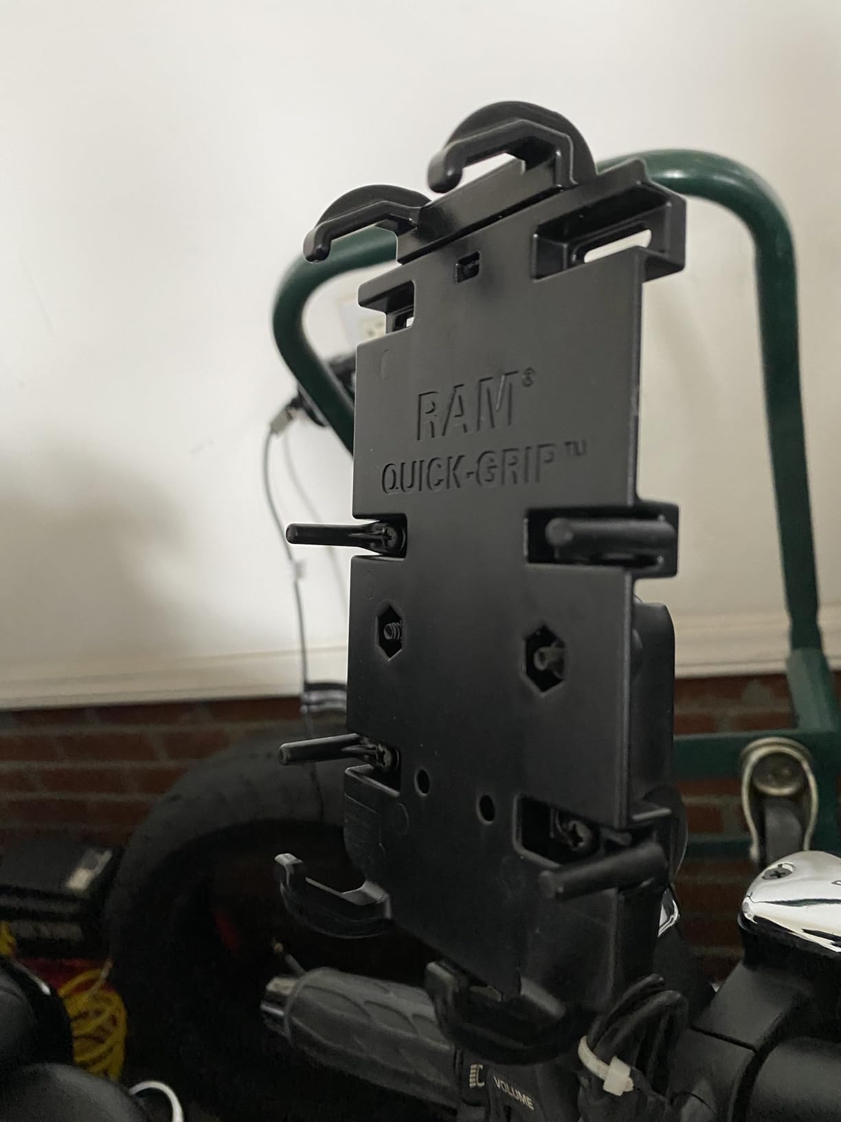 RAM MOUNTS Quick-Grip XL Phone Holder with B Size 1