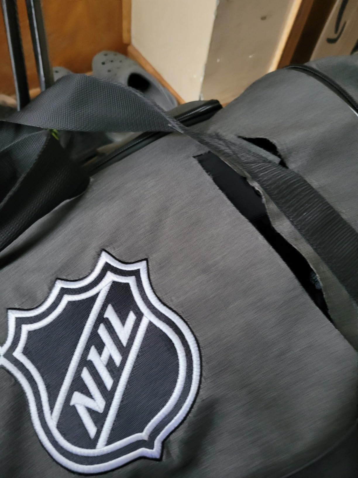 Franklin Sports NHL Ice Hockey Carry Bag - Premium Equipment Bag for Hockey Gear - Large Expandable Duffle - Heavy Duty - NHL Licensed customer photo 1