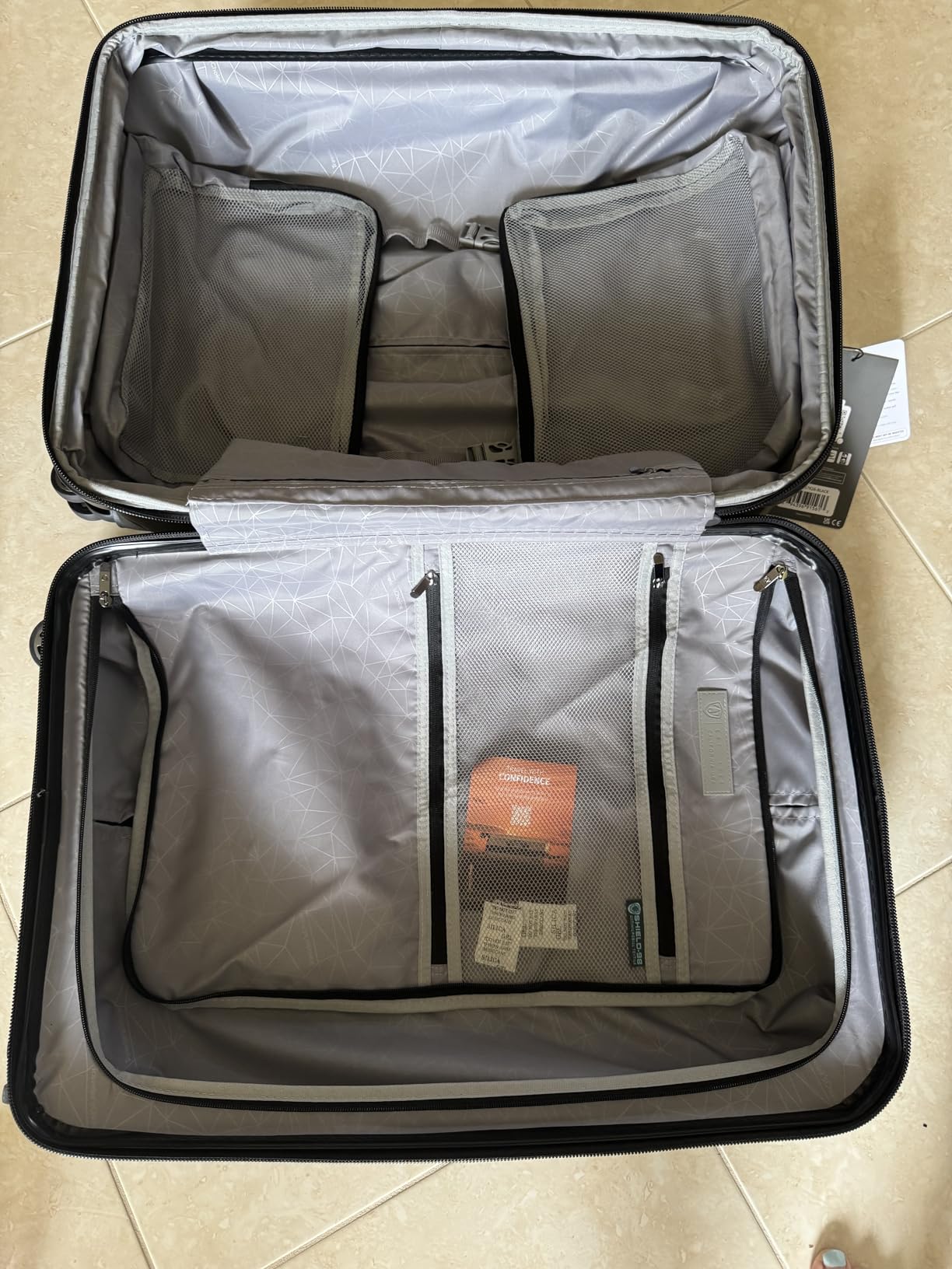 Traveler's Choice Pagosa Hardshell Expandable Luggage with Spinner Wheels, Black, 2-Piece Set (22/27) customer photo 1