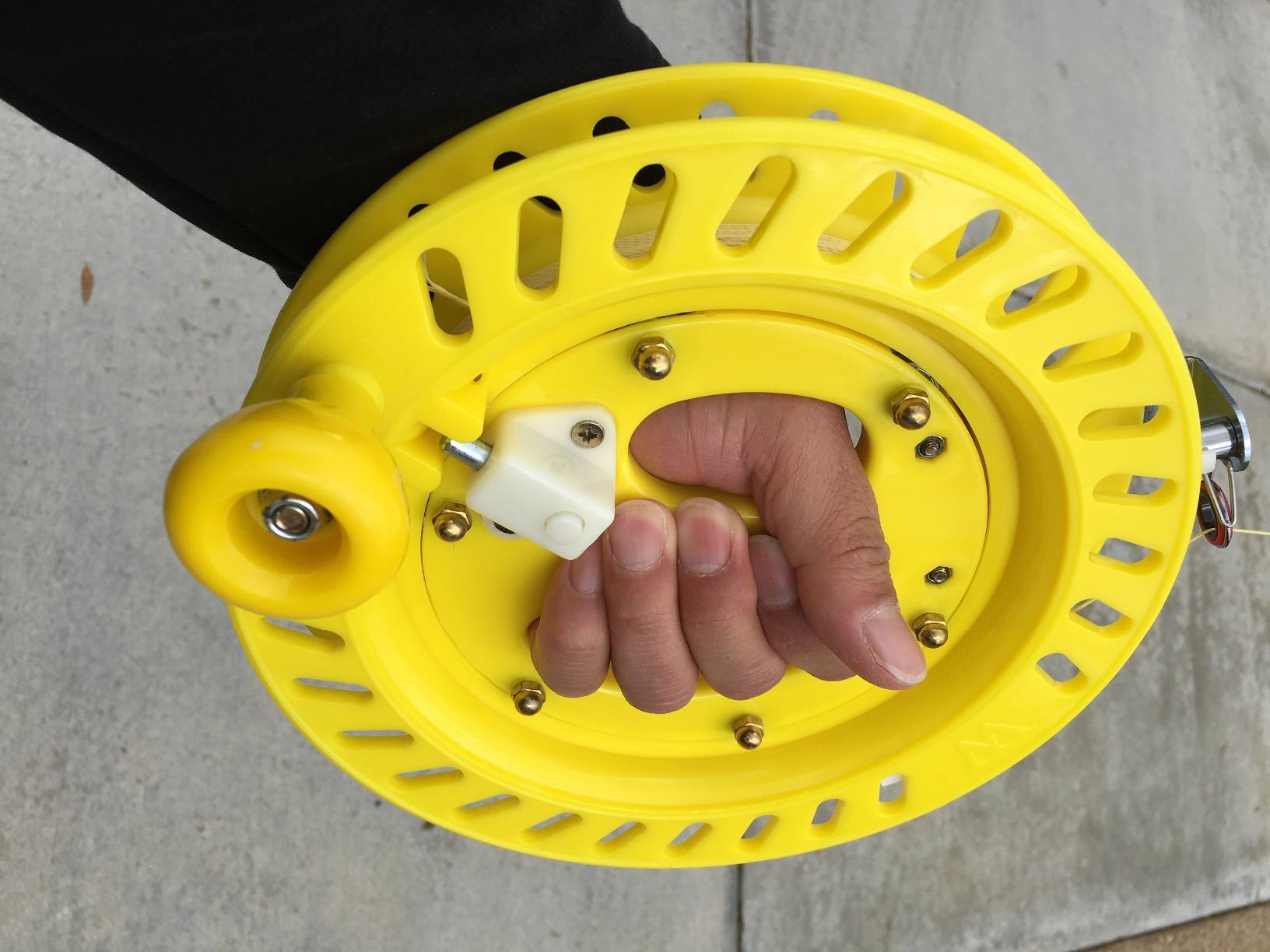 HENGDA KITE Professional Outdoor Kite Line Winder Winding Reel Grip Wheel with Flying Line String Flying Tools with Lock,Kite String Spool customer photo 1