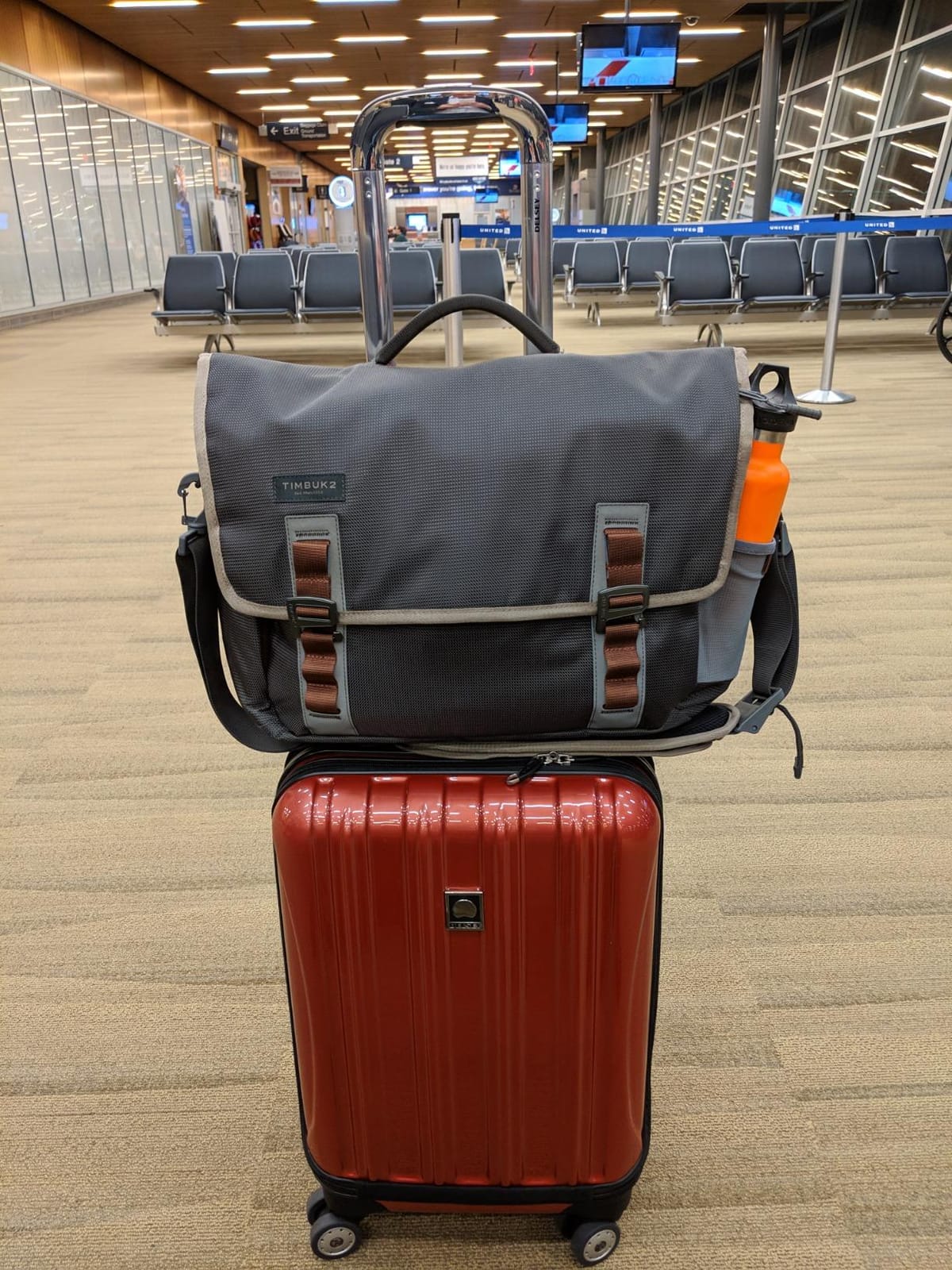 DELSEY PARIS Helium Aero Hardside Expandable Luggage with Spinner Wheels, Titanium, 3-Piece Set (21/24/28) customer photo 1